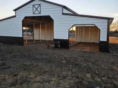42x25x12/8 Barn with Loafing Shed gallery 1