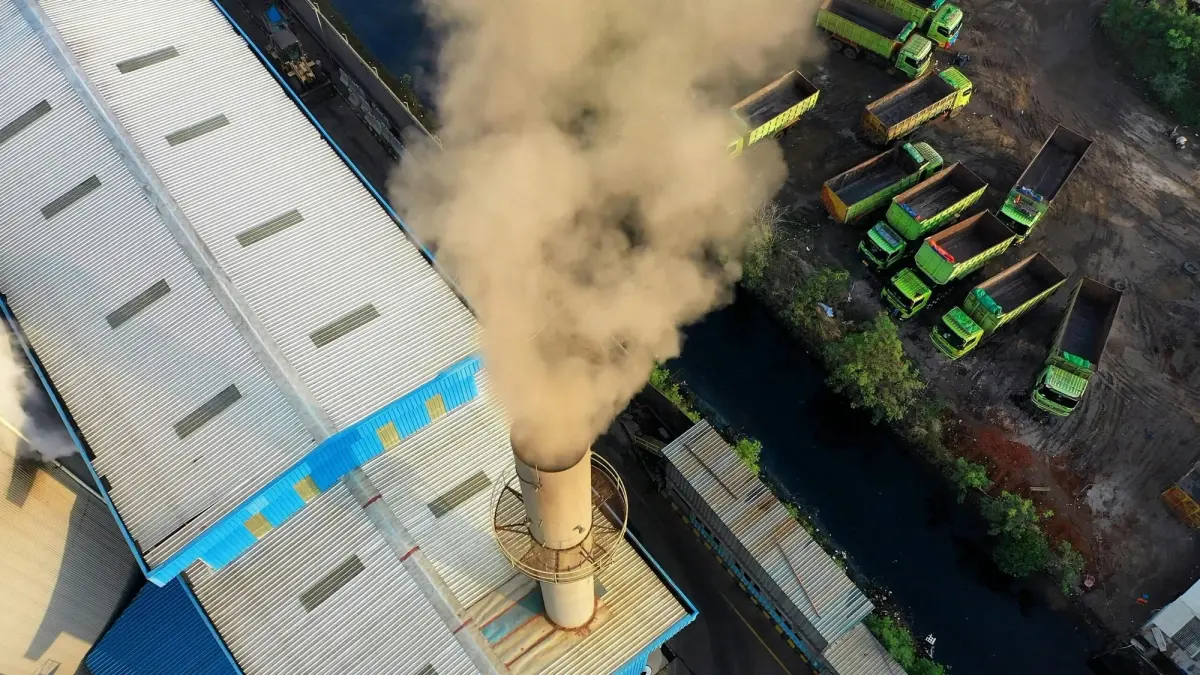 Industrial facility with rooftop ventilation and exhaust systems