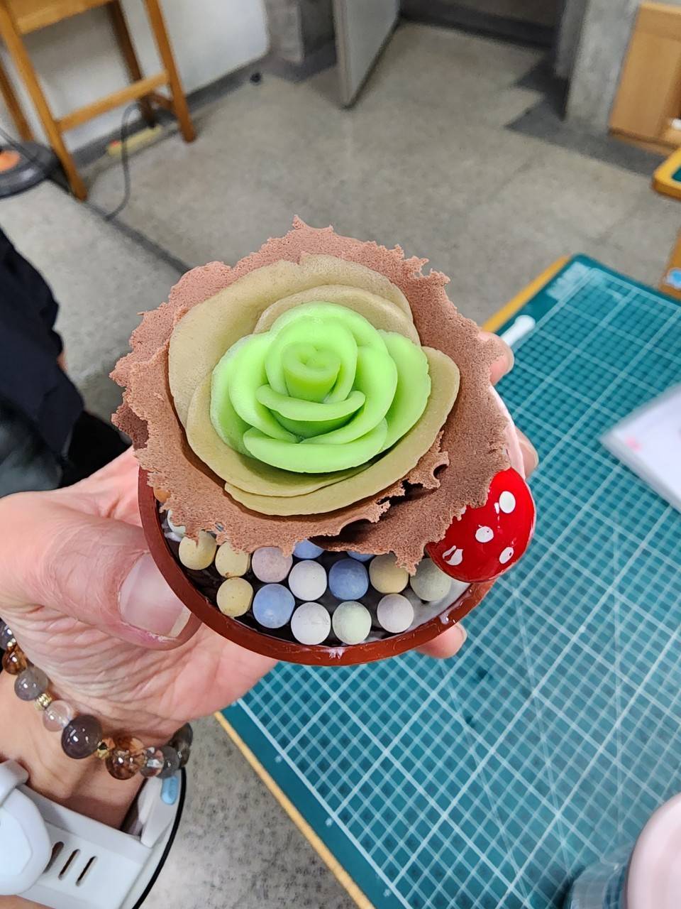 學生作品：仿真山地玫瑰