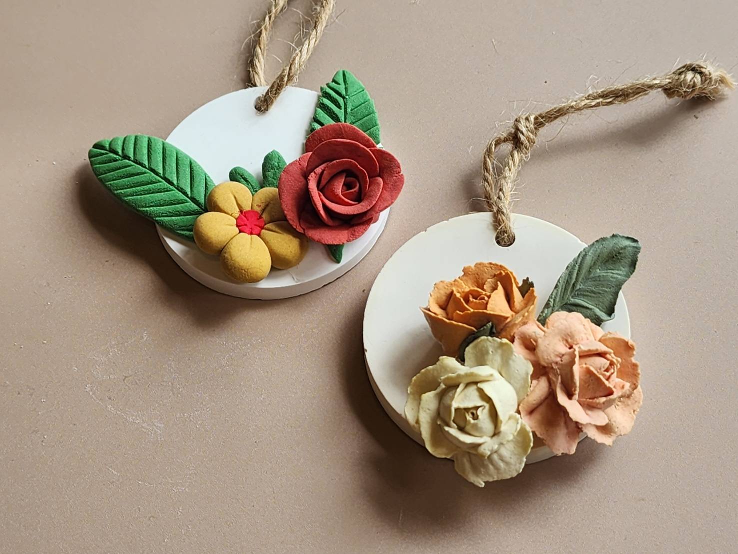 黏土作品(左上):黏土擴香花