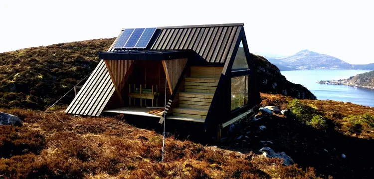 Exterior view of Dagsturhytta Kletten - Kinn Vågsøy