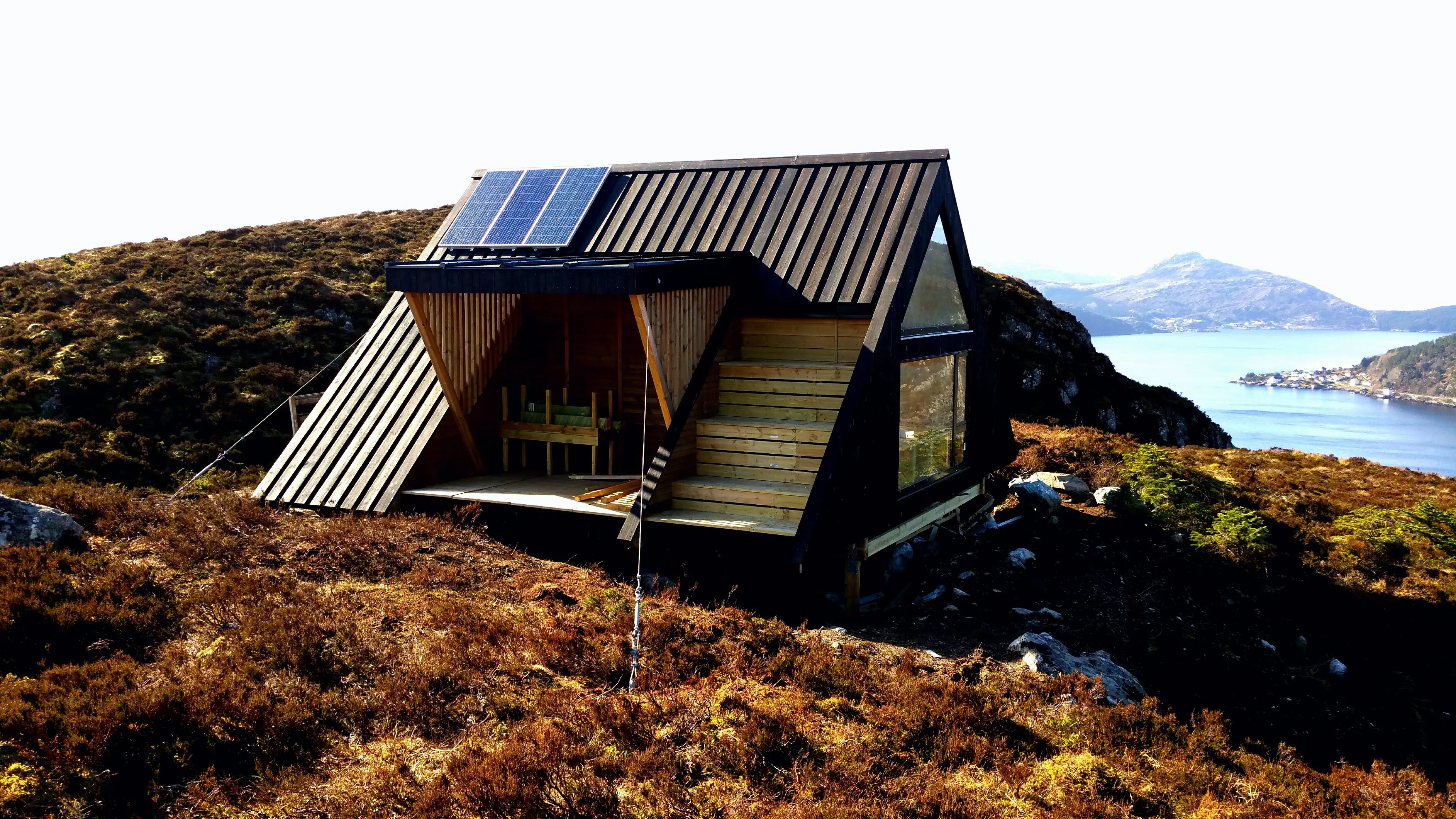 Exterior view of Dagsturhytta Kletten - Kinn Vågsøy
