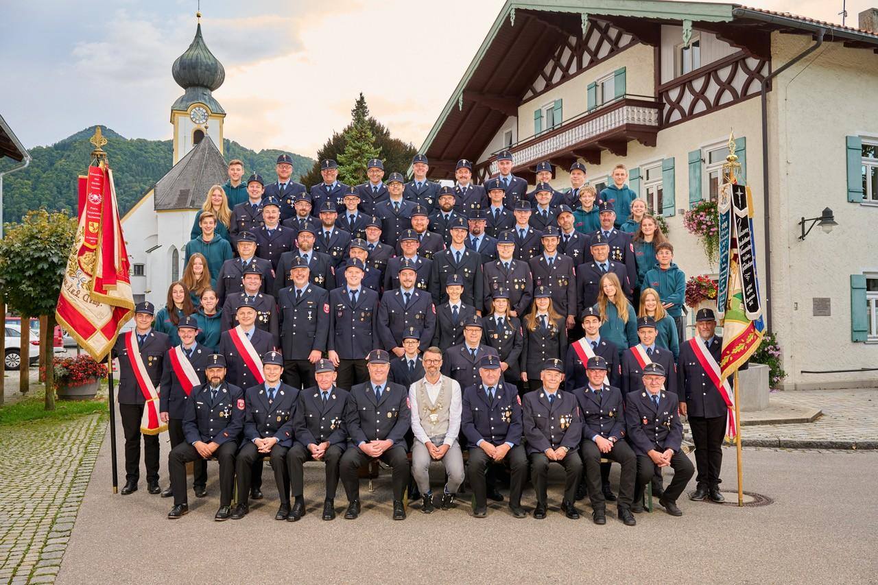 Du kannst bei unserer ehrenamtlichen Arbeit nicht mitmachen, möchtest unsere Einsatzkräfte und Jugendfeuerwehr aber trotzdem unterstützen, dann werde Fördermitglied in unserem Feuerwehrverein.