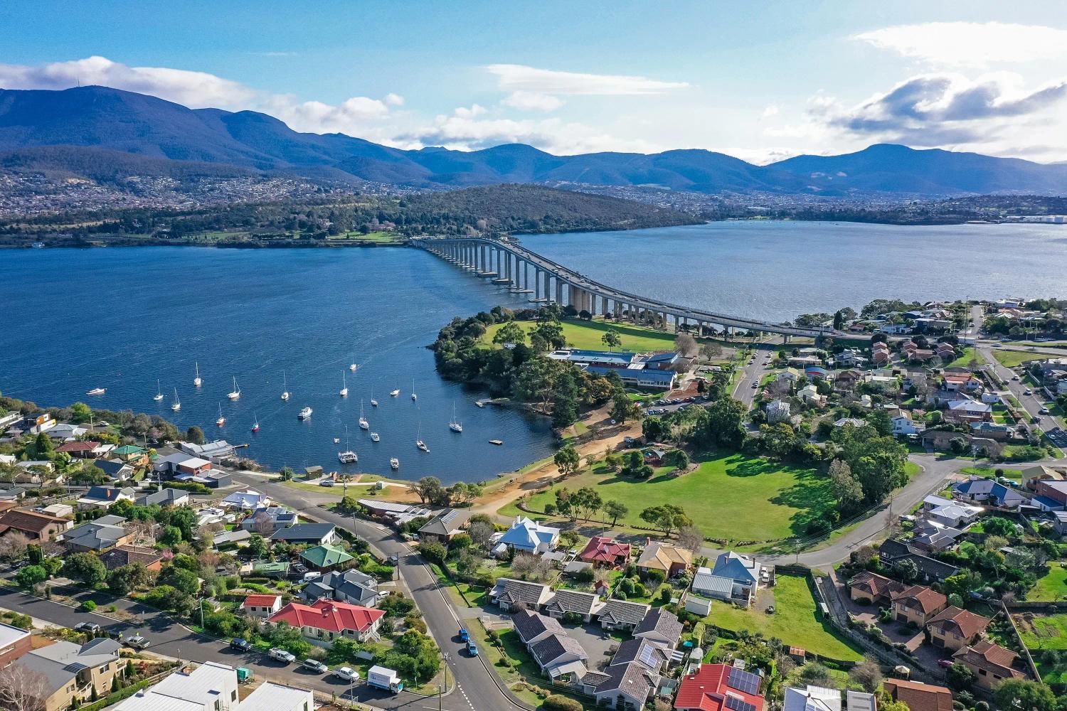 Header image of the city of Hobart