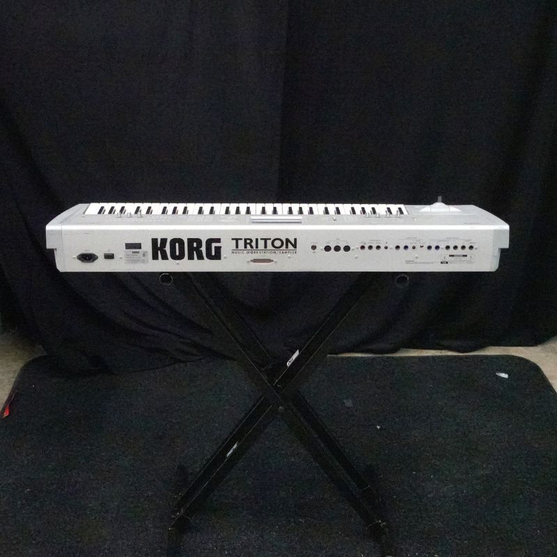  Korg Triton 61