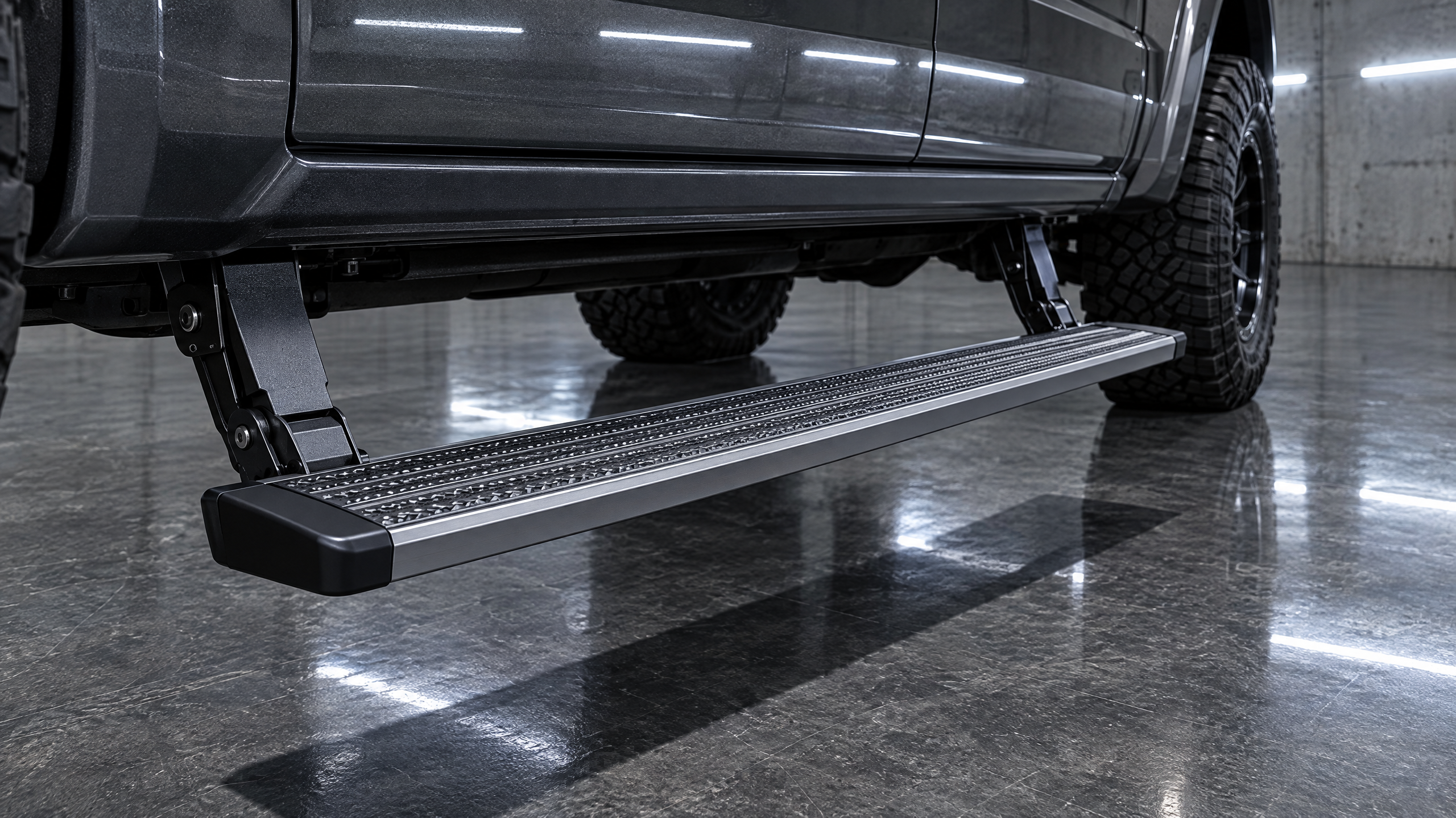 Motorized power running boards and retractable drop steps for lifted trucks in Houston. Electric side step installation for seamless cab access and high ground clearance.