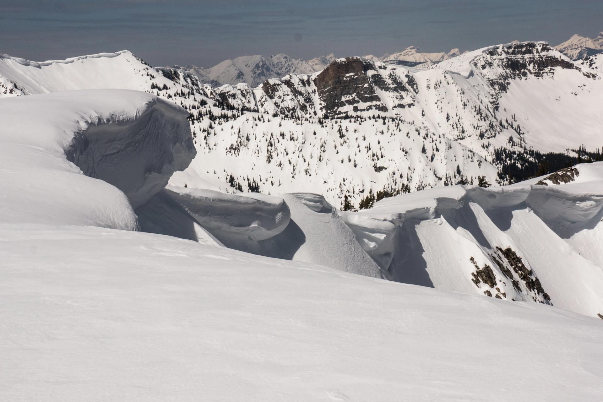A line of captions along a ridge.