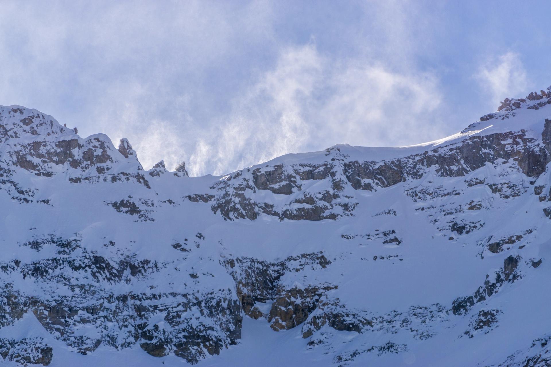 Snow blowing over ridge