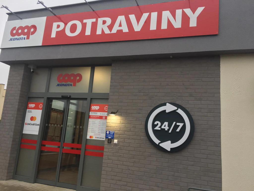 First of a chain of 24/7 autonomous grocery stores, driven by biometrics, opens in Slovakia
