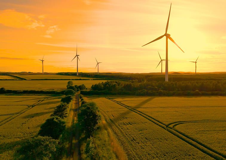 Imagem principal do post "Drones e Energia Renovável: Uma Nova Era de Manutenção de Parques Solares e Eólicos"