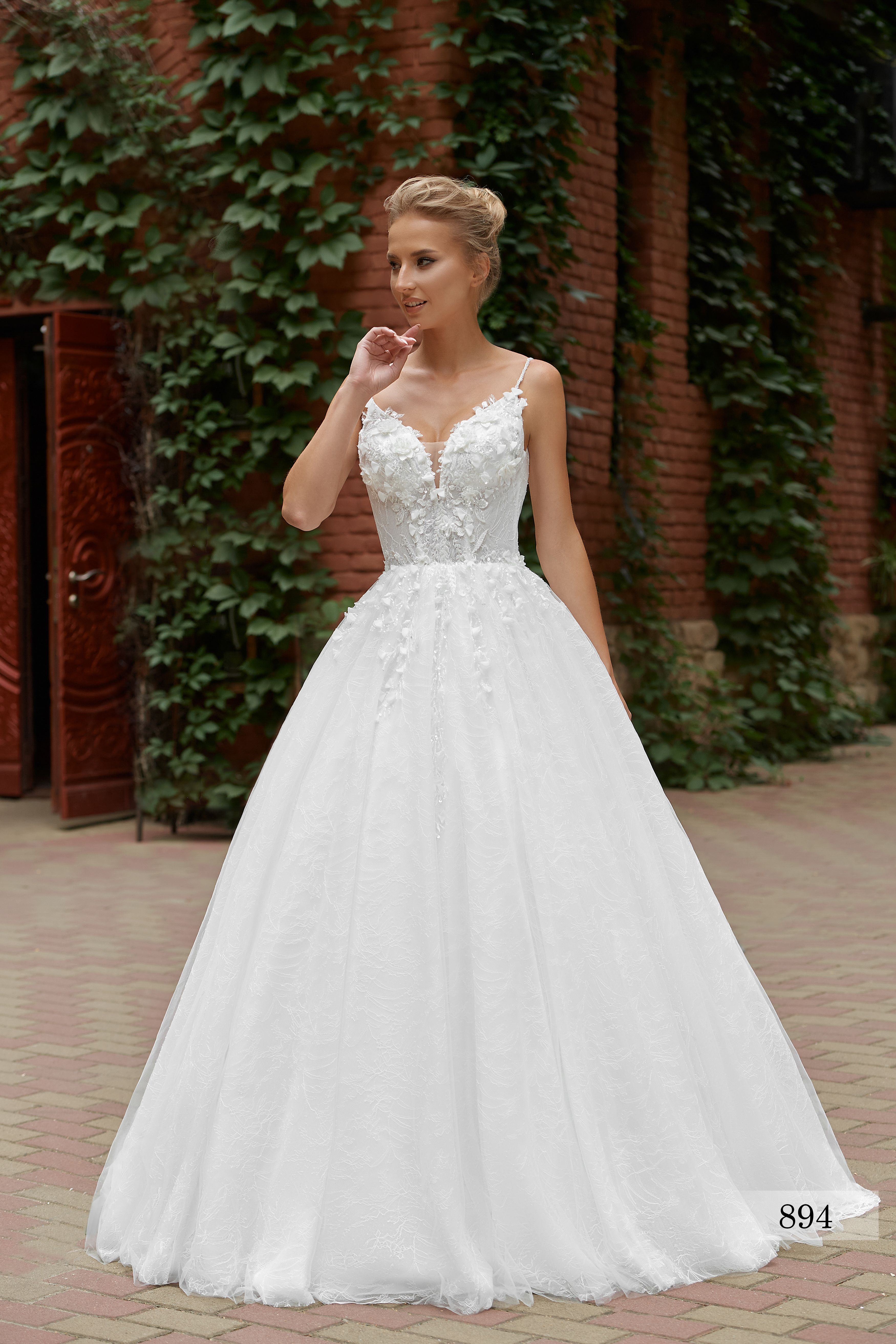 Rochia de mireasă Nadia, model 894, colecția Royal Elegance