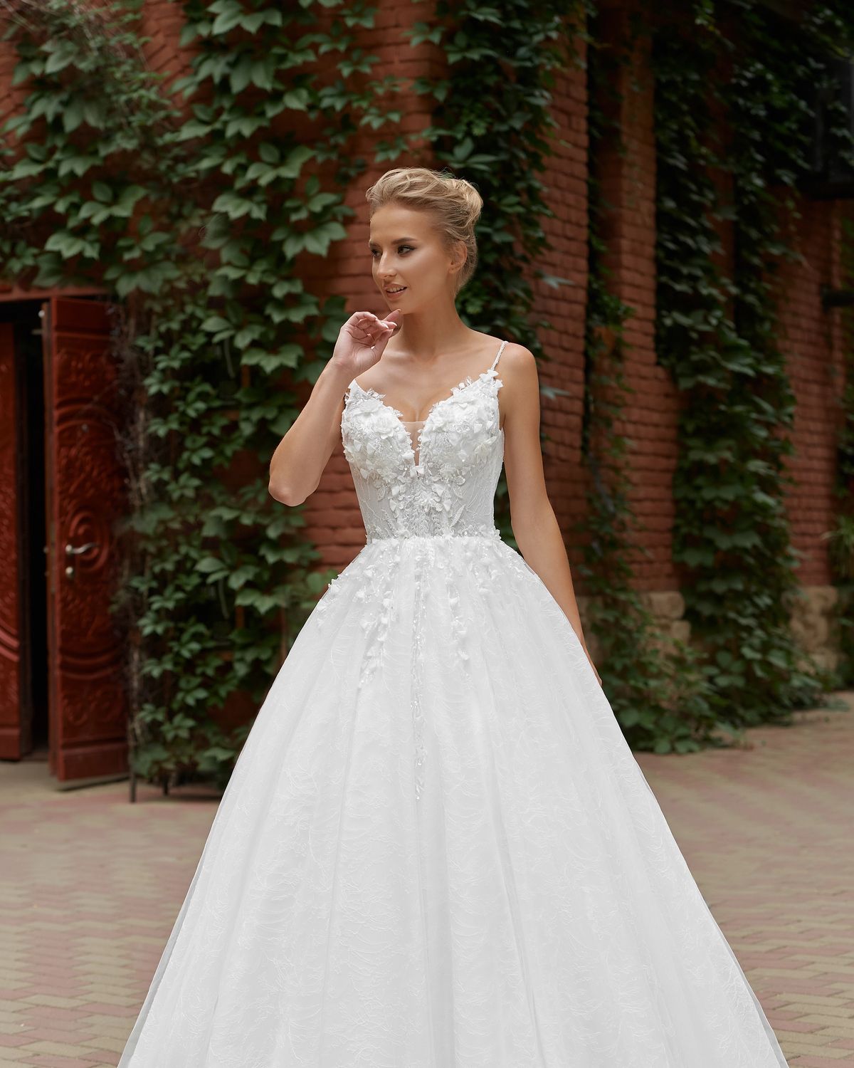 Rochia de mireasă Nadia, model 894, colecția Royal Elegance