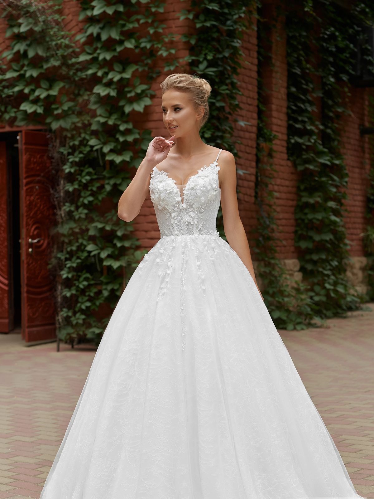 Rochia de mireasă Nadia, model 894, colecția Royal Elegance
