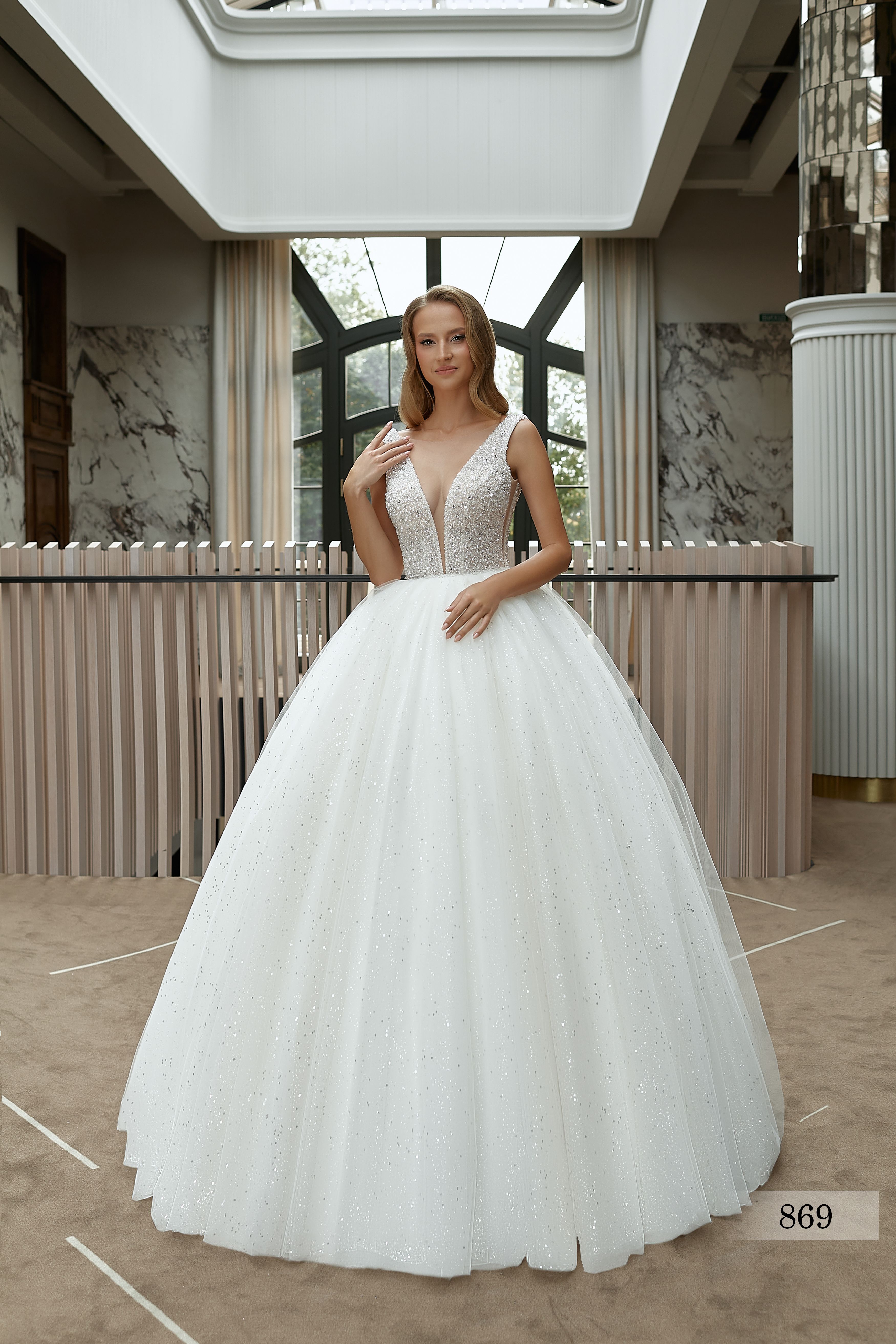 Rochia de mireasă Livia, model 869, colecția Royal Elegance