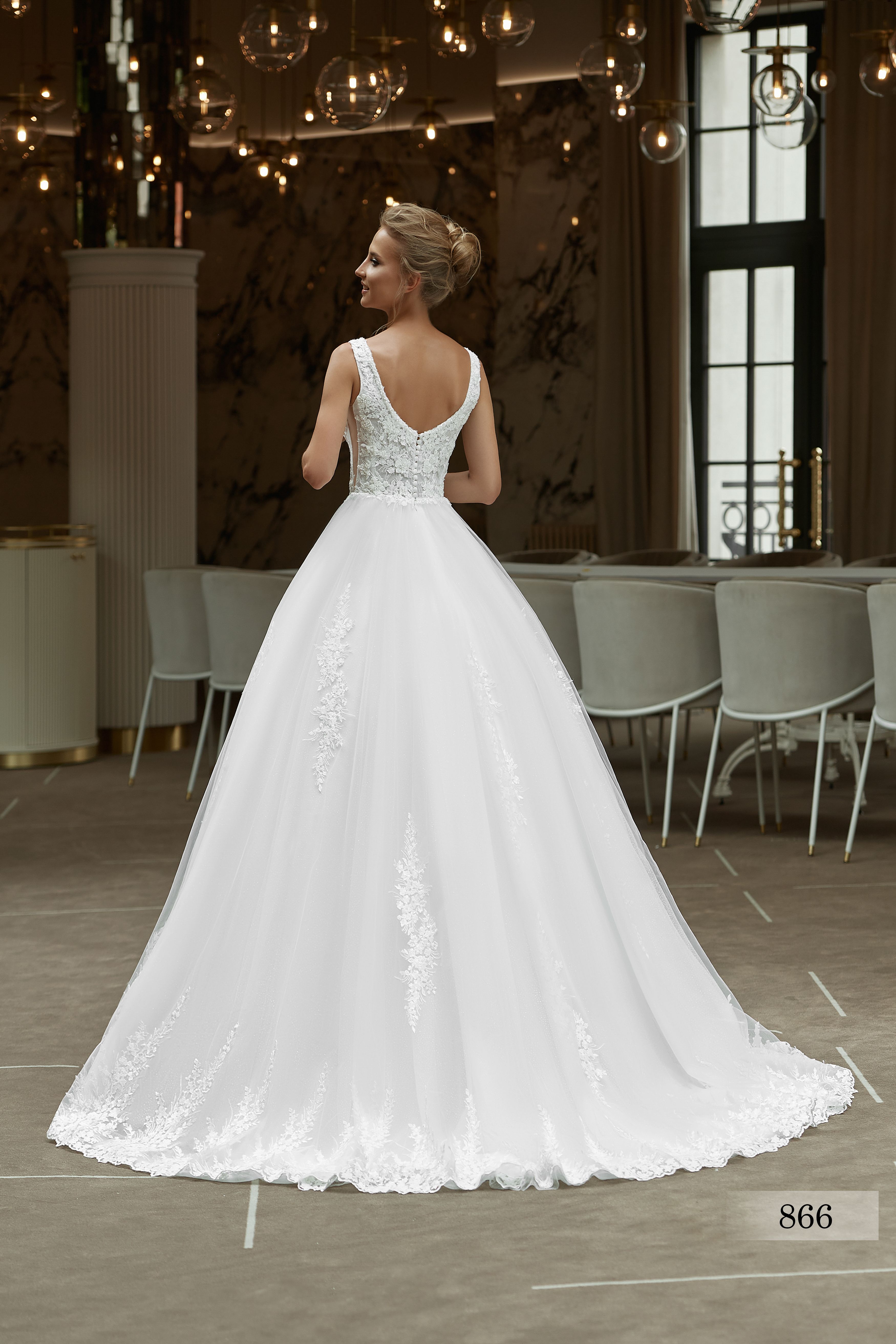 Rochia de mireasă Letiția, model 866, colecția Royal Elegance