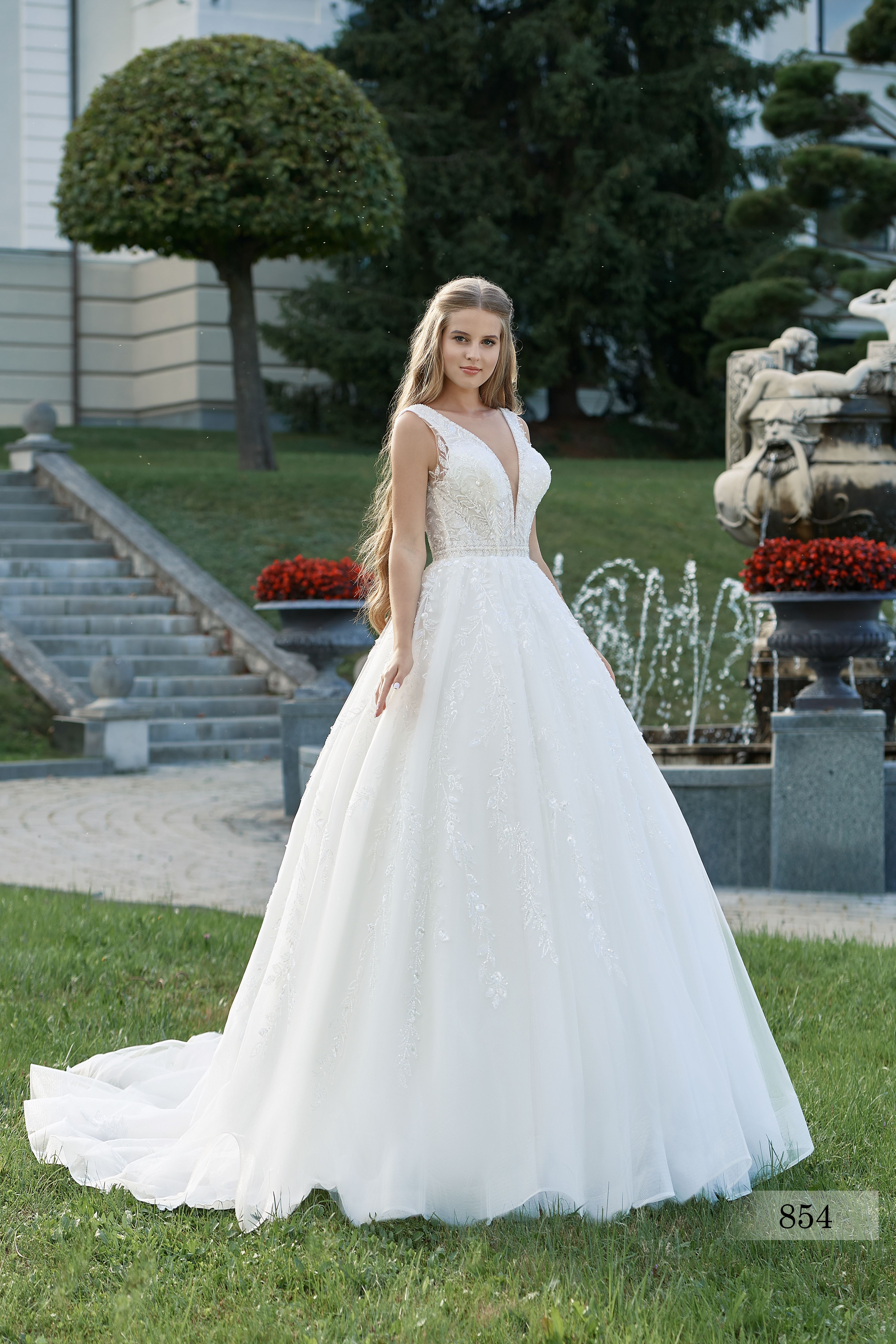 Rochia de mireasă Irina, model 854, colecția Royal Elegance