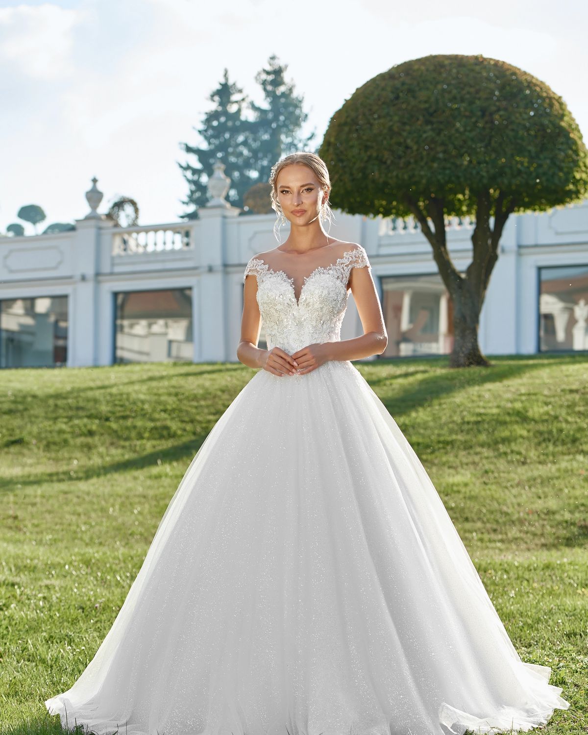 Rochia de mireasă Larisa, model 862, colecția Royal Elegance