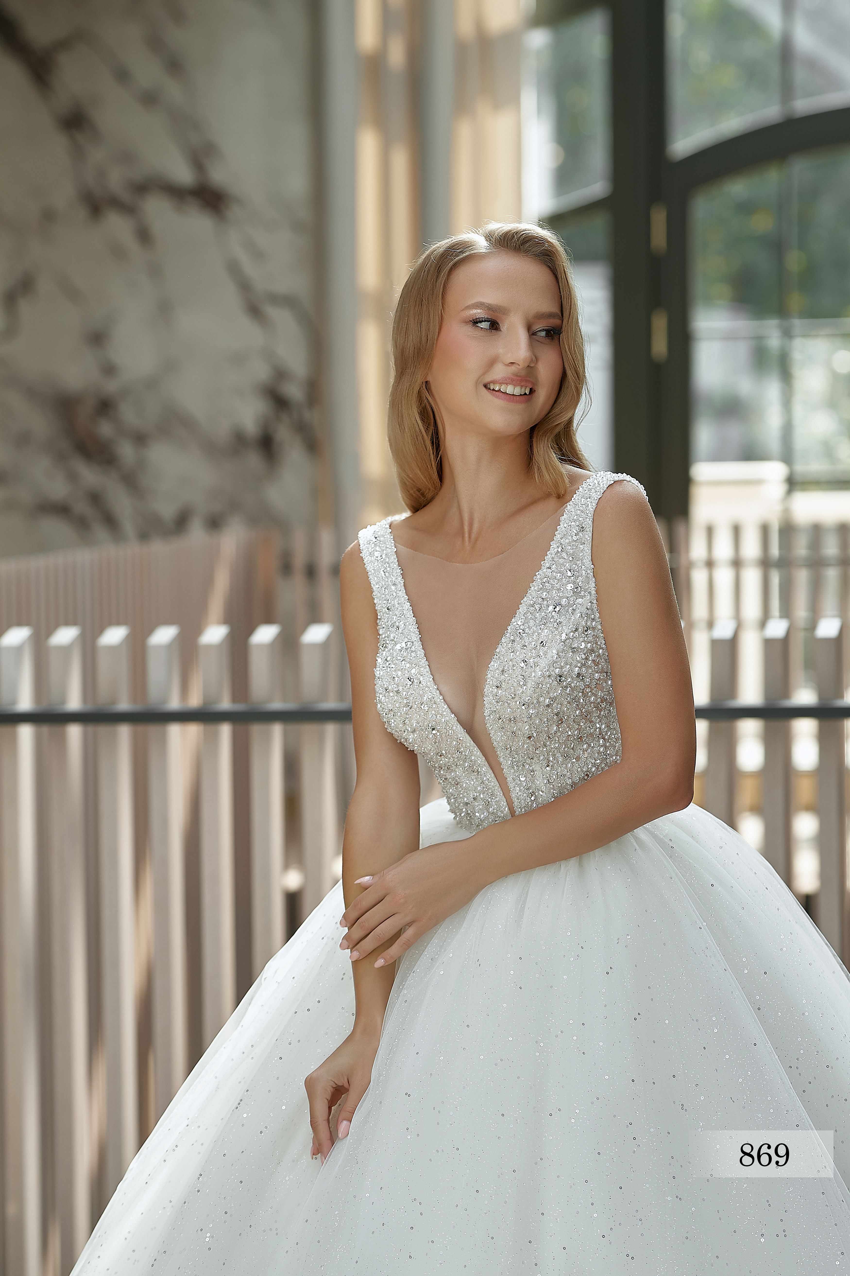 Rochia de mireasă Livia, model 869, colecția Royal Elegance