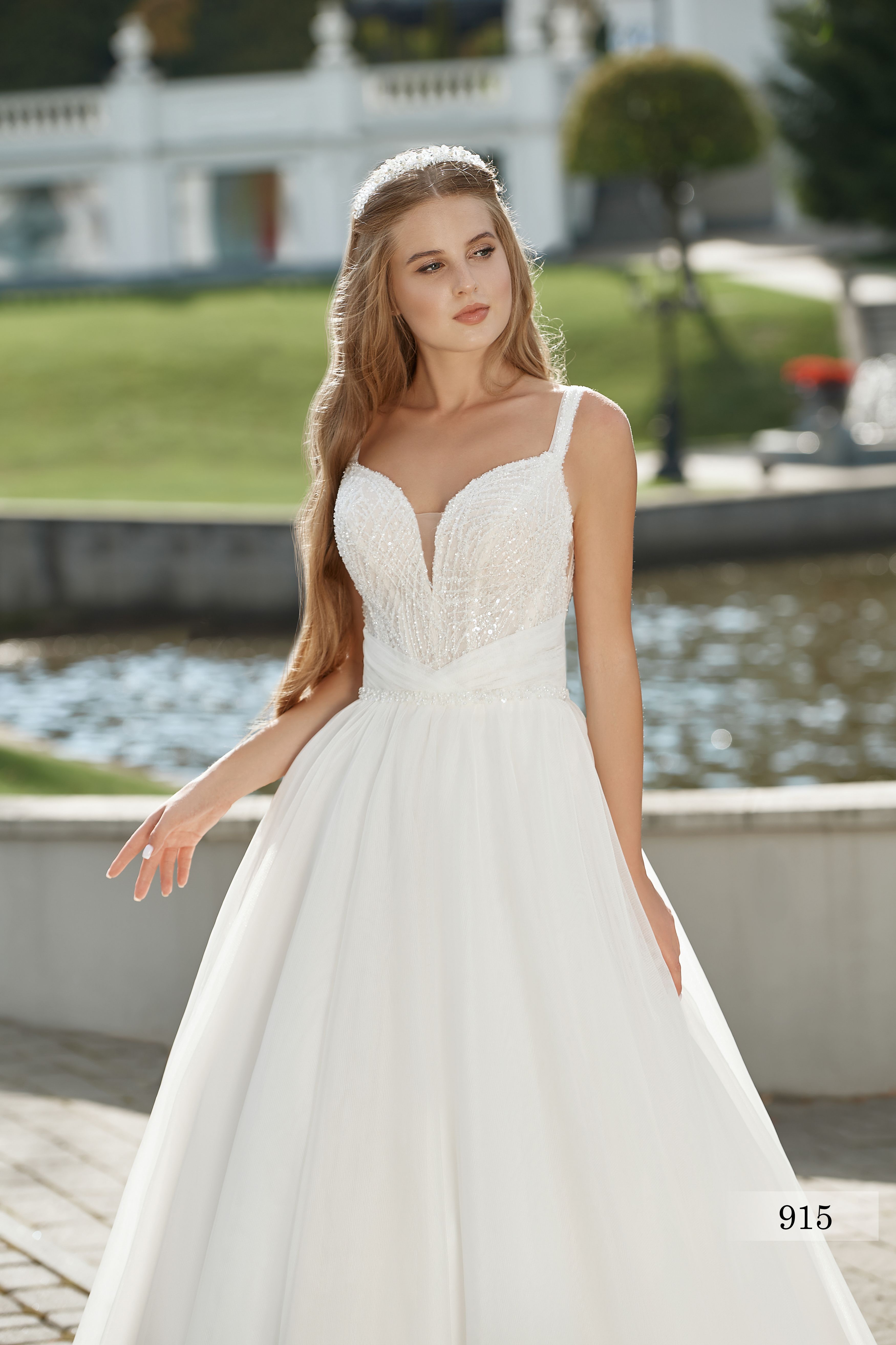 Rochia de mireasă Ruxandra, model 915, colecția Soft Beauty