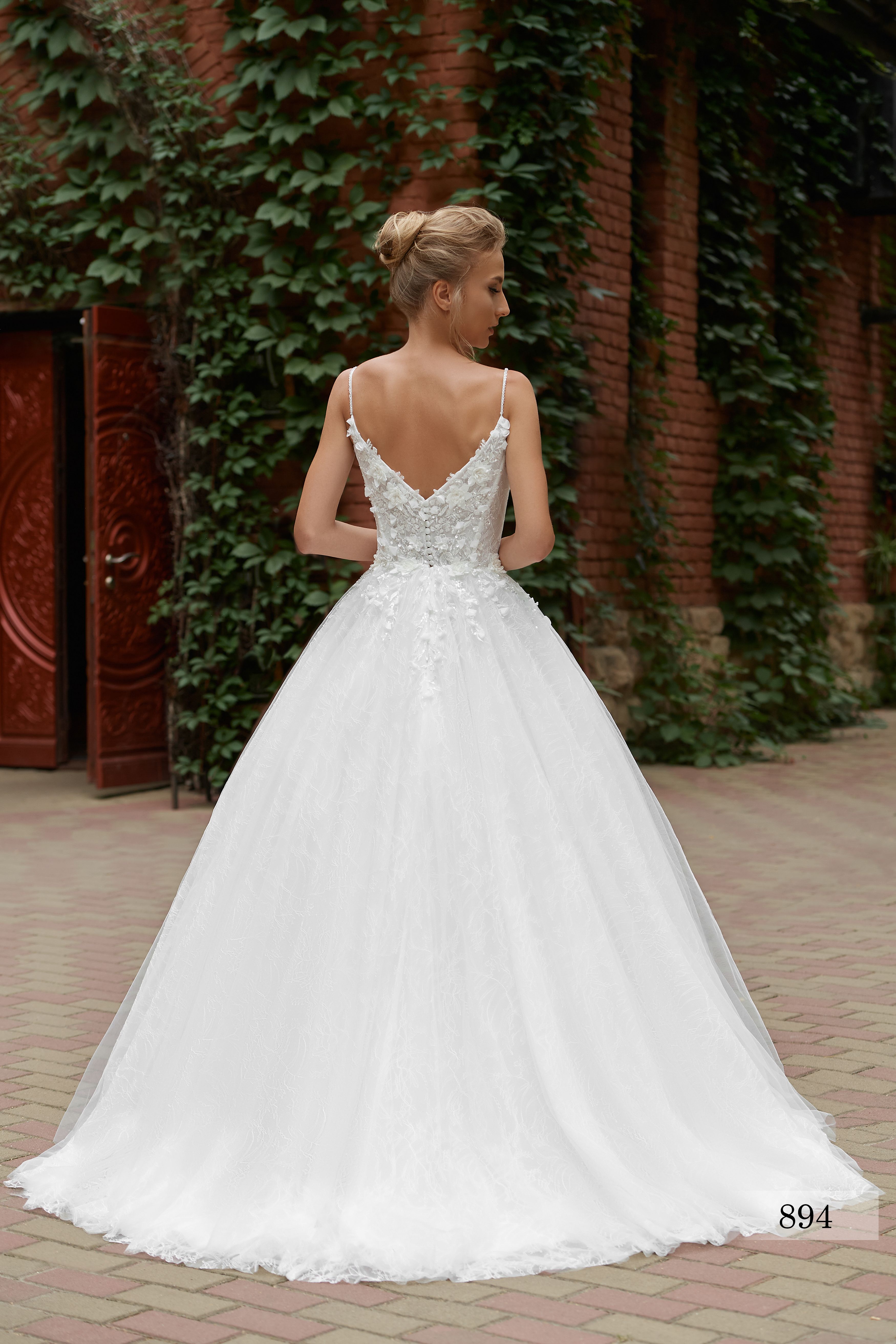 Rochia de mireasă Nadia, model 894, colecția Royal Elegance