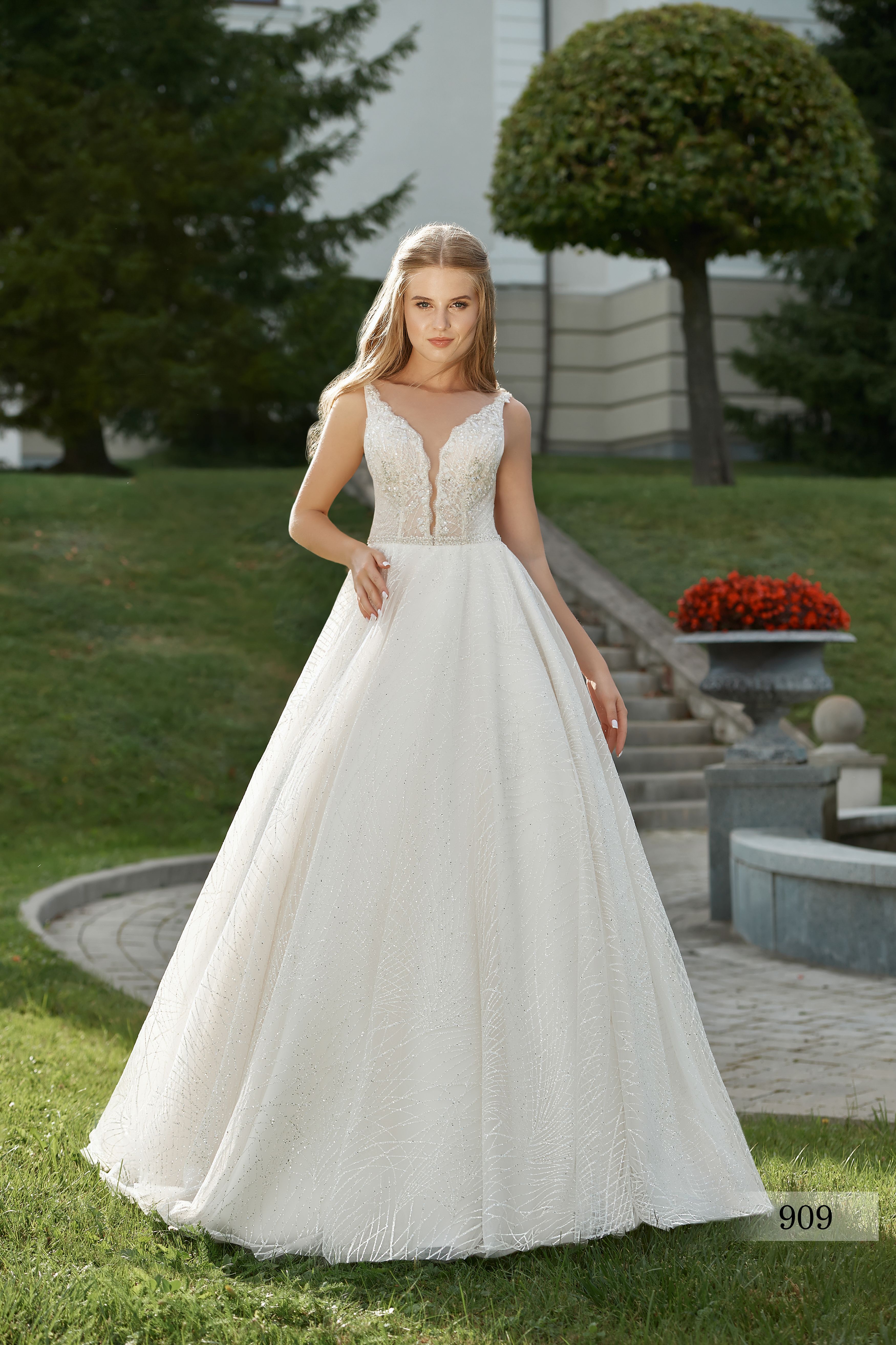 Rochia de mireasă Raluca, model 909, colecția Soft Beauty