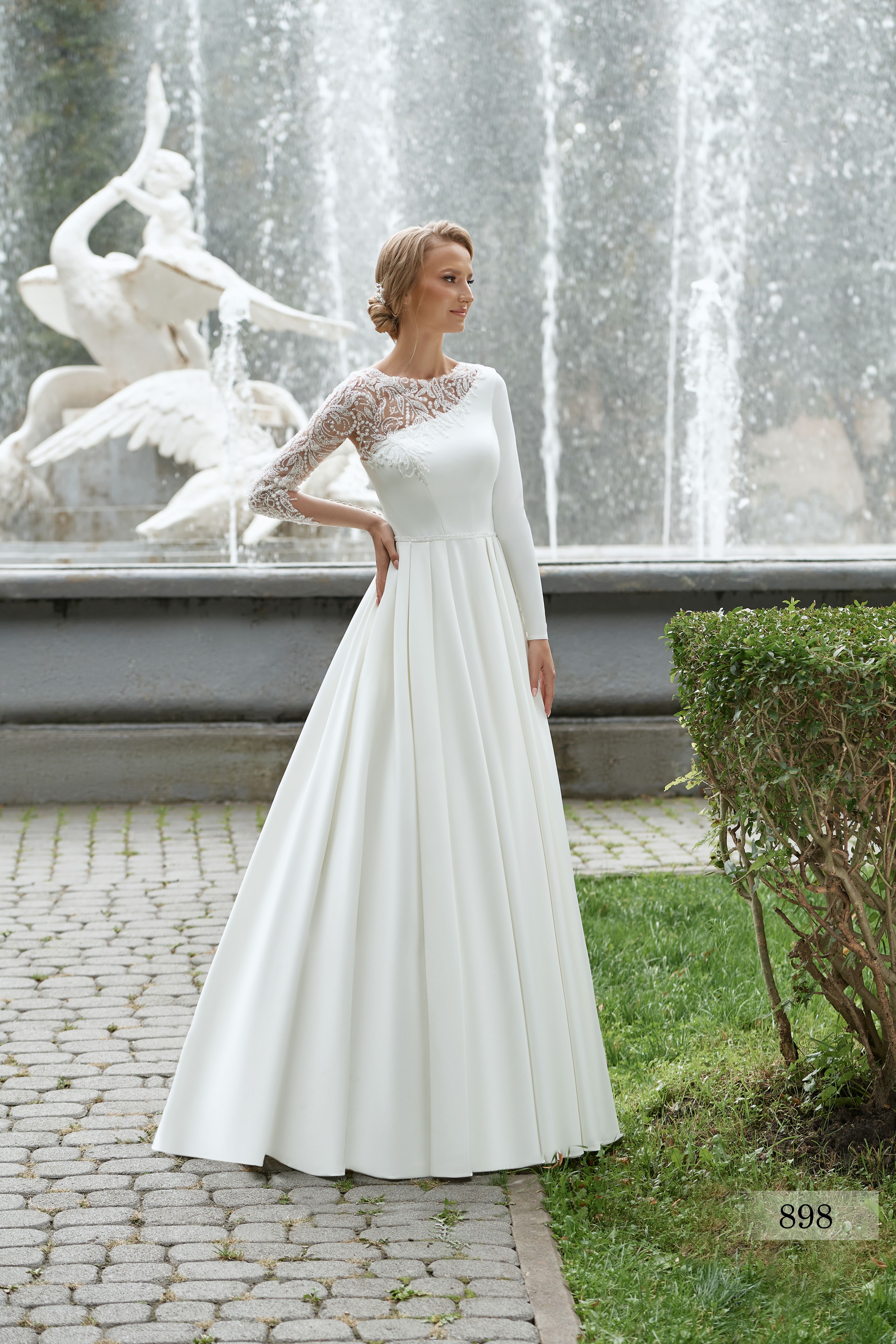 Rochia de mireasă Noemi, model 898, colecția Royal Elegance