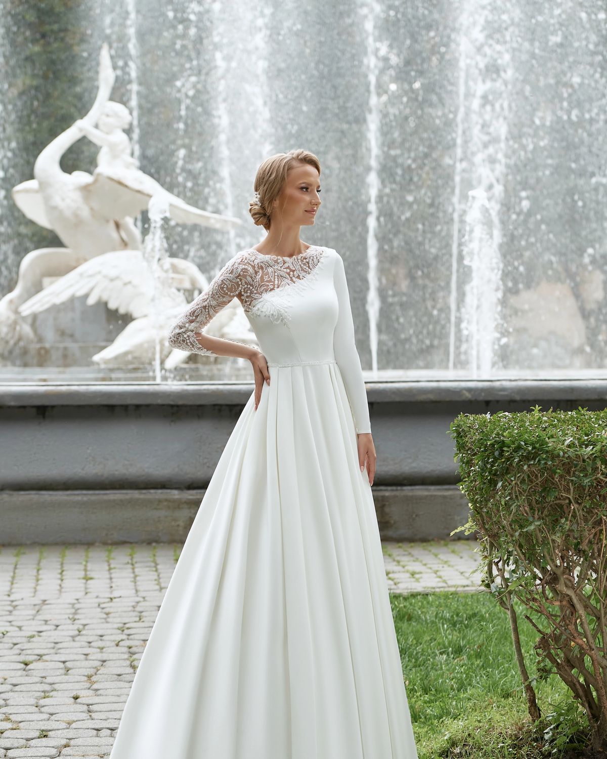 Rochia de mireasă Noemi, model 898, colecția Royal Elegance