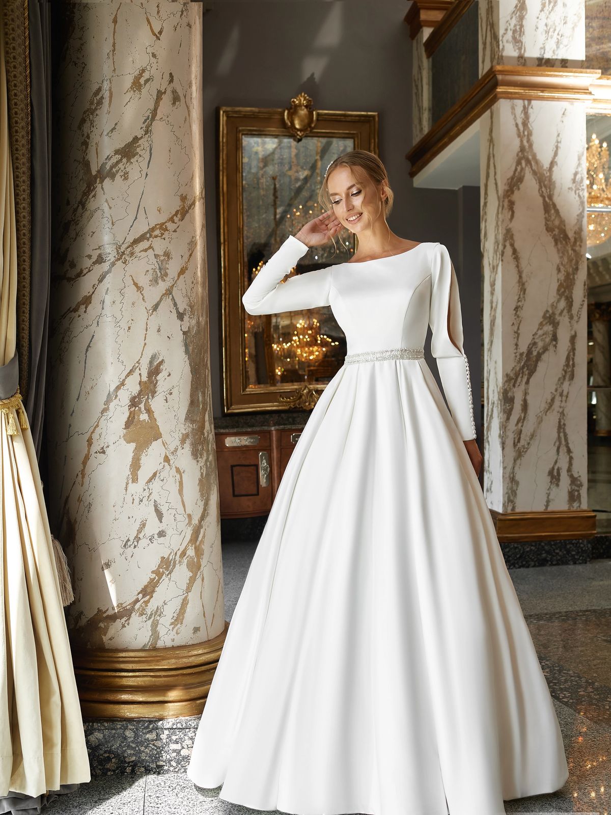 Rochia de mireasă Lavinia, model 864, colecția Royal Elegance