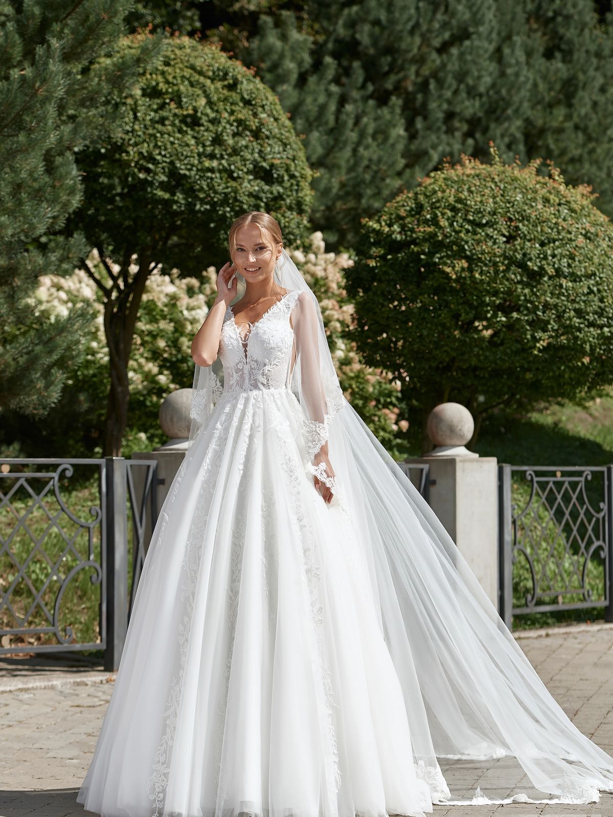 Rochia de mireasă Matilda, model 885, colecția Royal Elegance