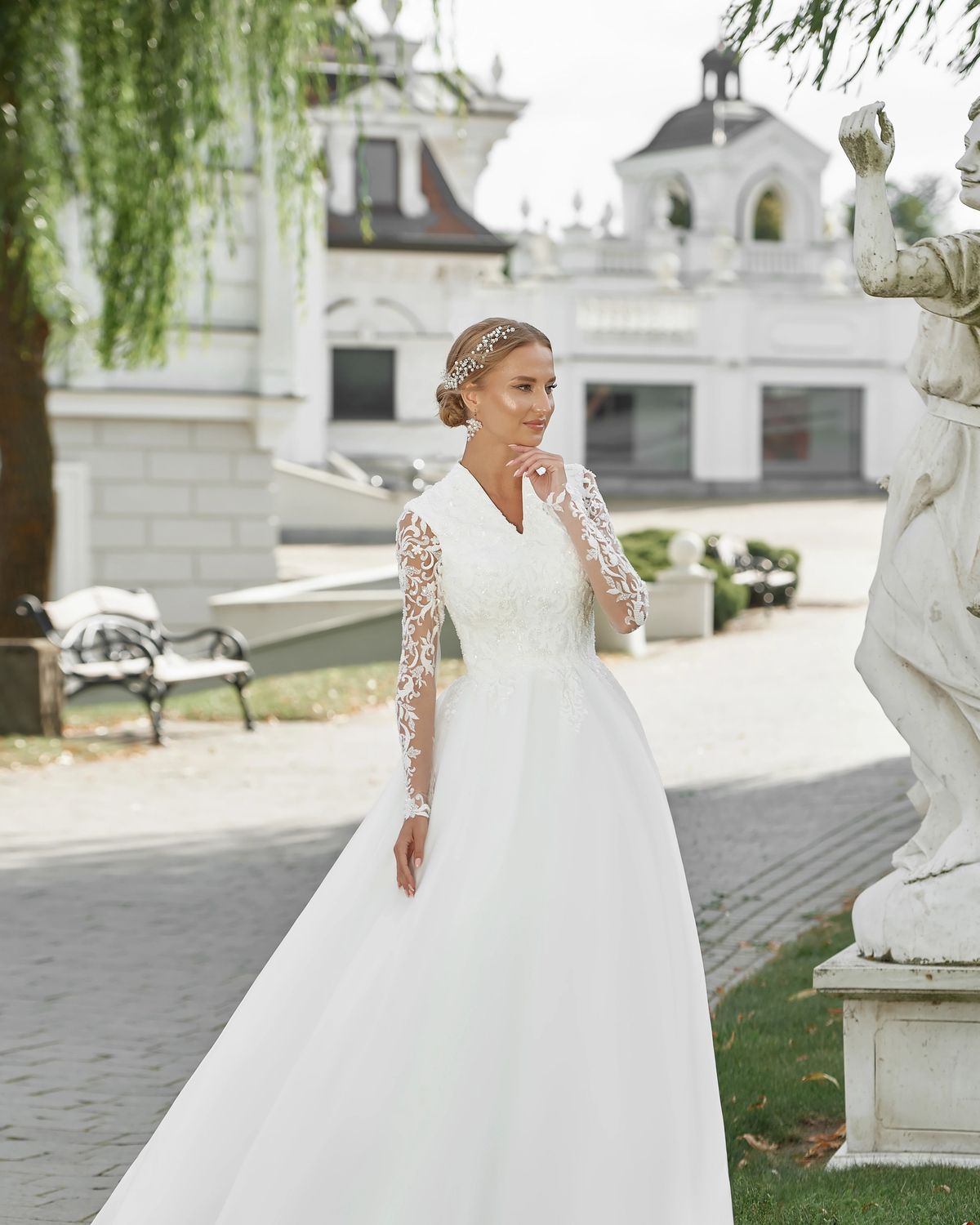 Rochia de mireasă Iris, model 855, colecția Royal Elegance