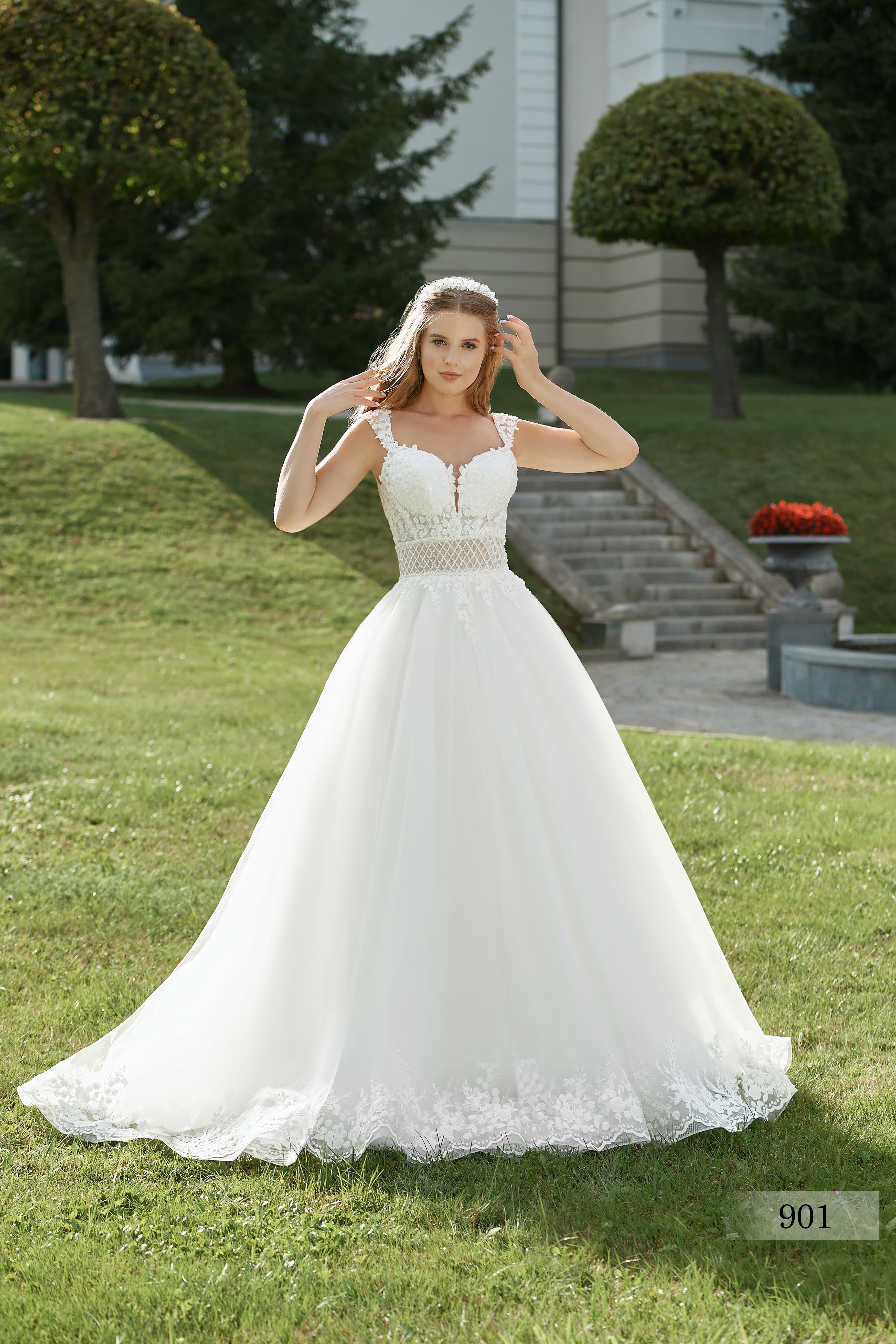 Rochia de mireasă Nora, model 901, colecția Soft Beauty