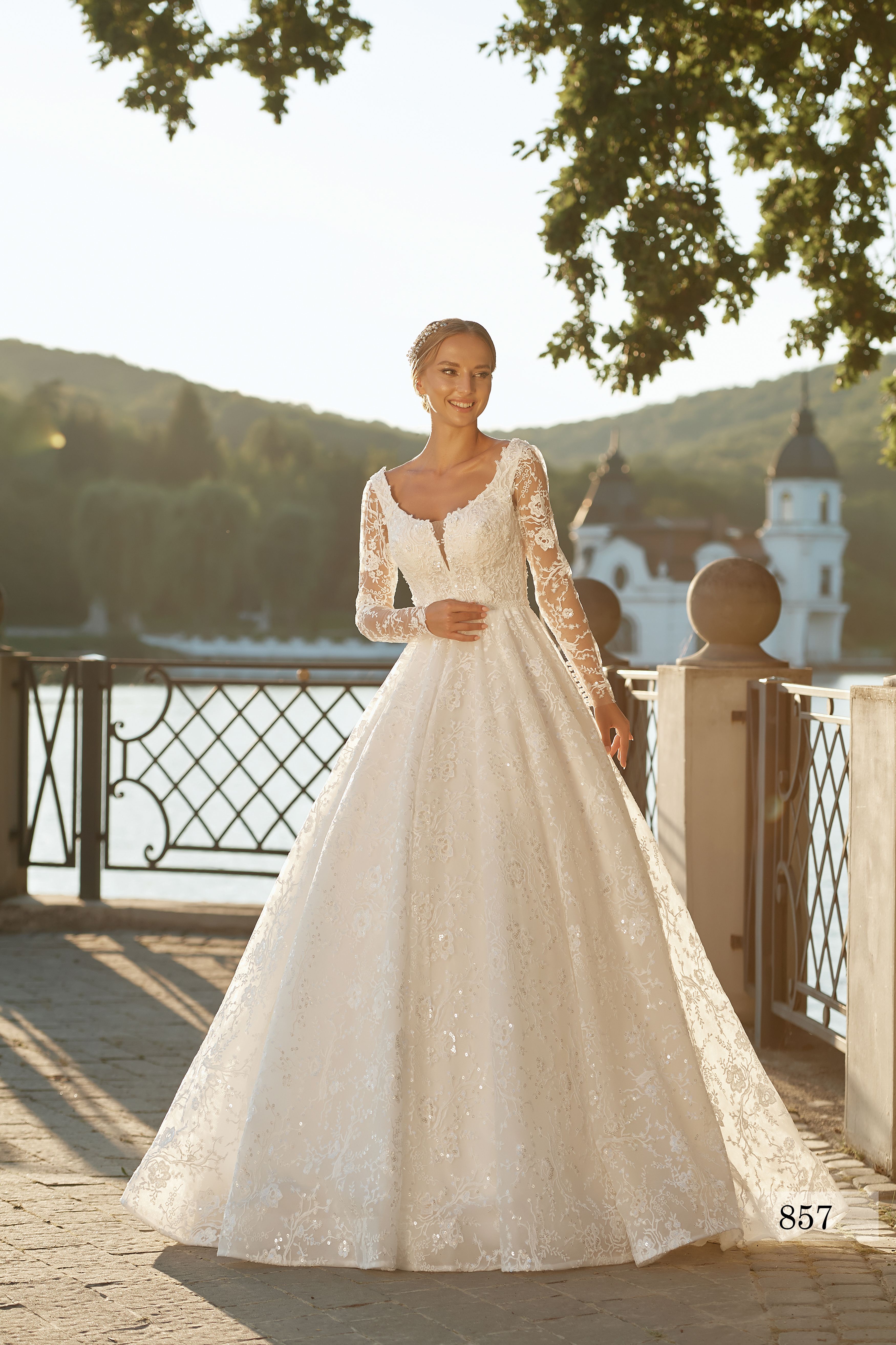Rochia de mireasă Ivona, model 857, colecția Royal Elegance