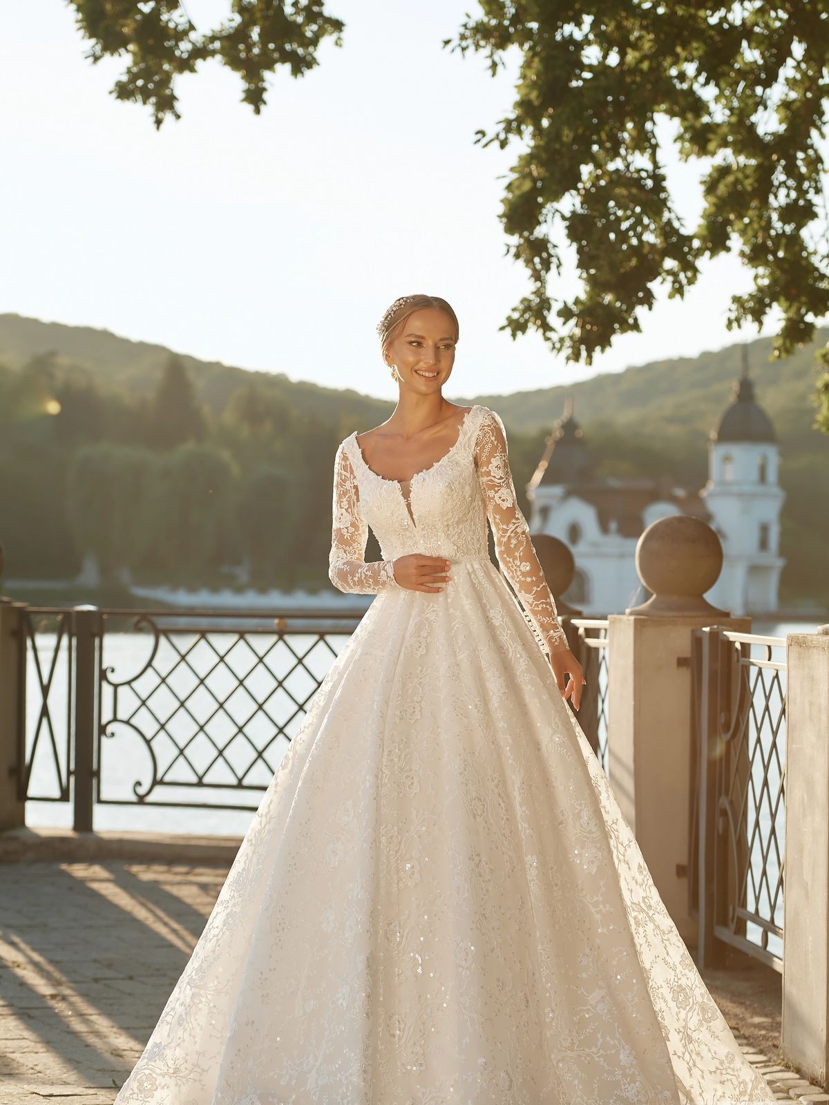 Rochia de mireasă Ivona, model 857, colecția Royal Elegance