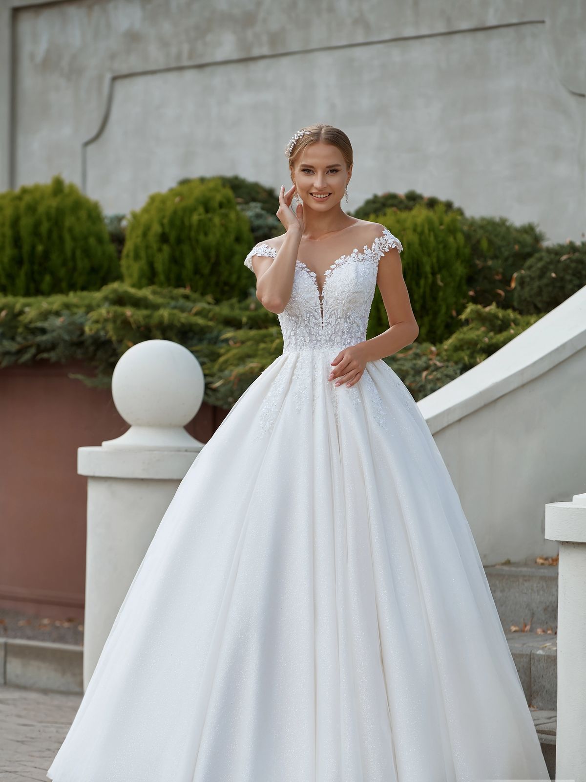 Rochia de mireasă Lucia, model 872, colecția Royal Elegance