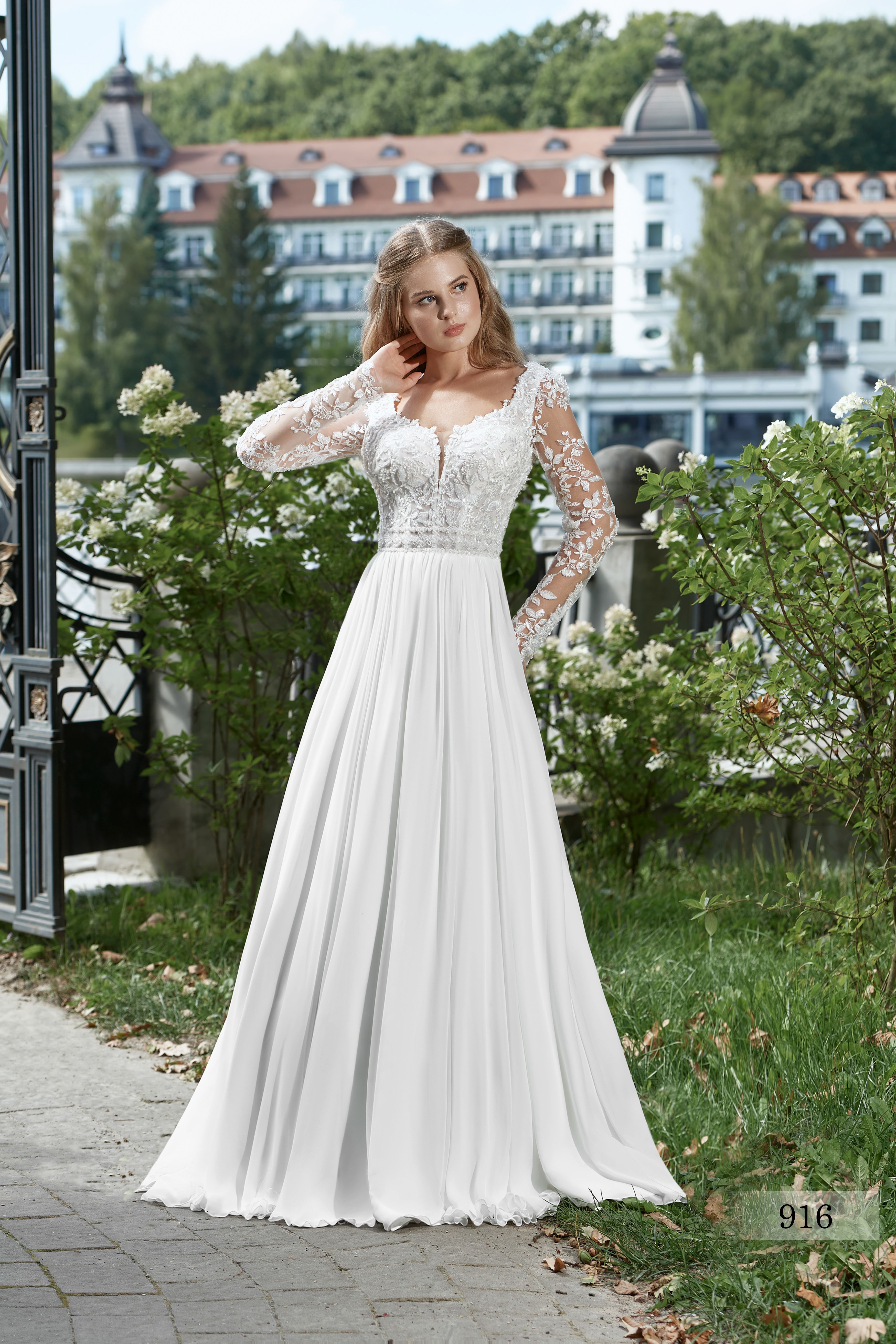 Rochia de mireasă Sabina, model 916, colecția Soft Beauty
