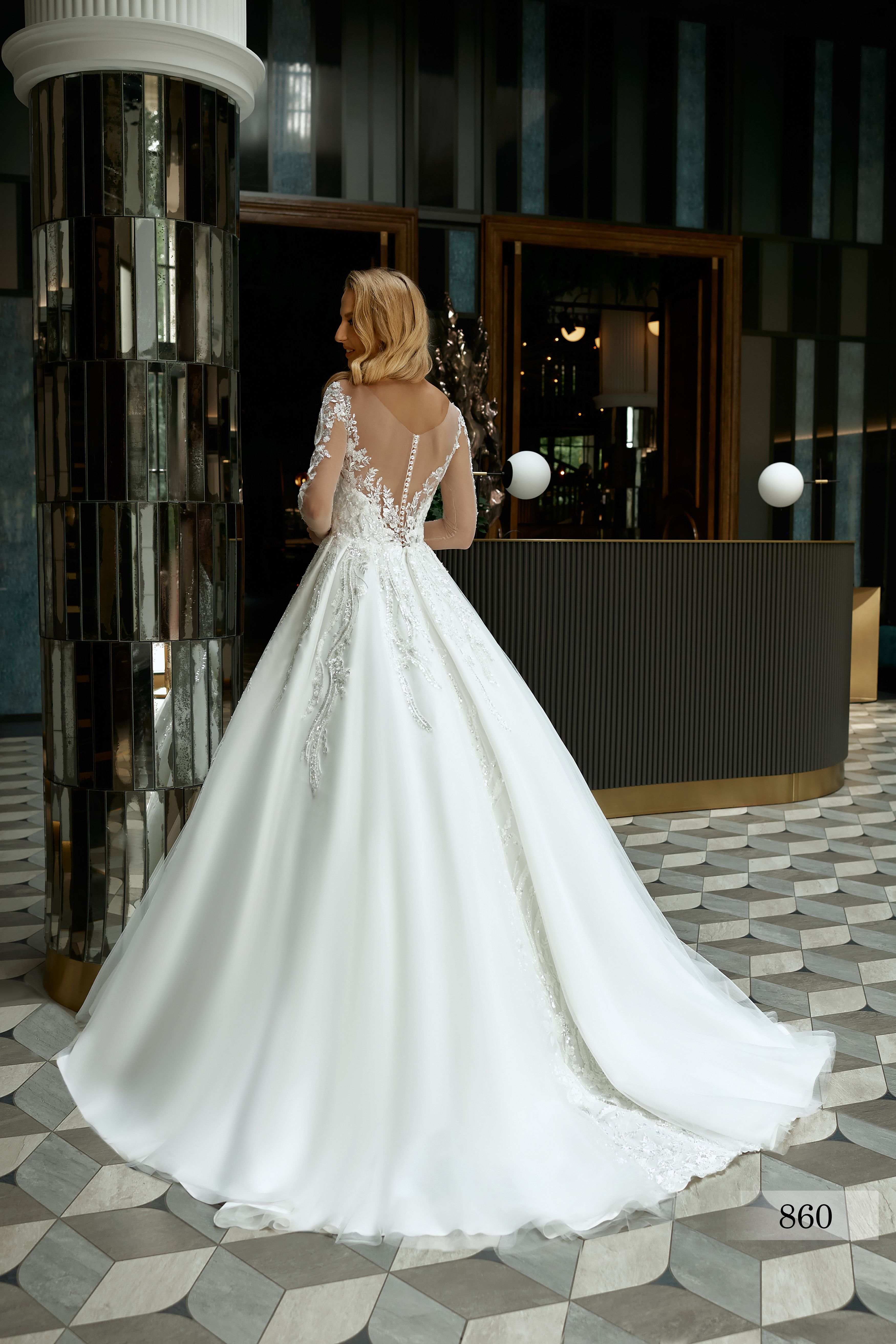 Rochia de mireasă Julieta, model 860, colecția Royal Elegance
