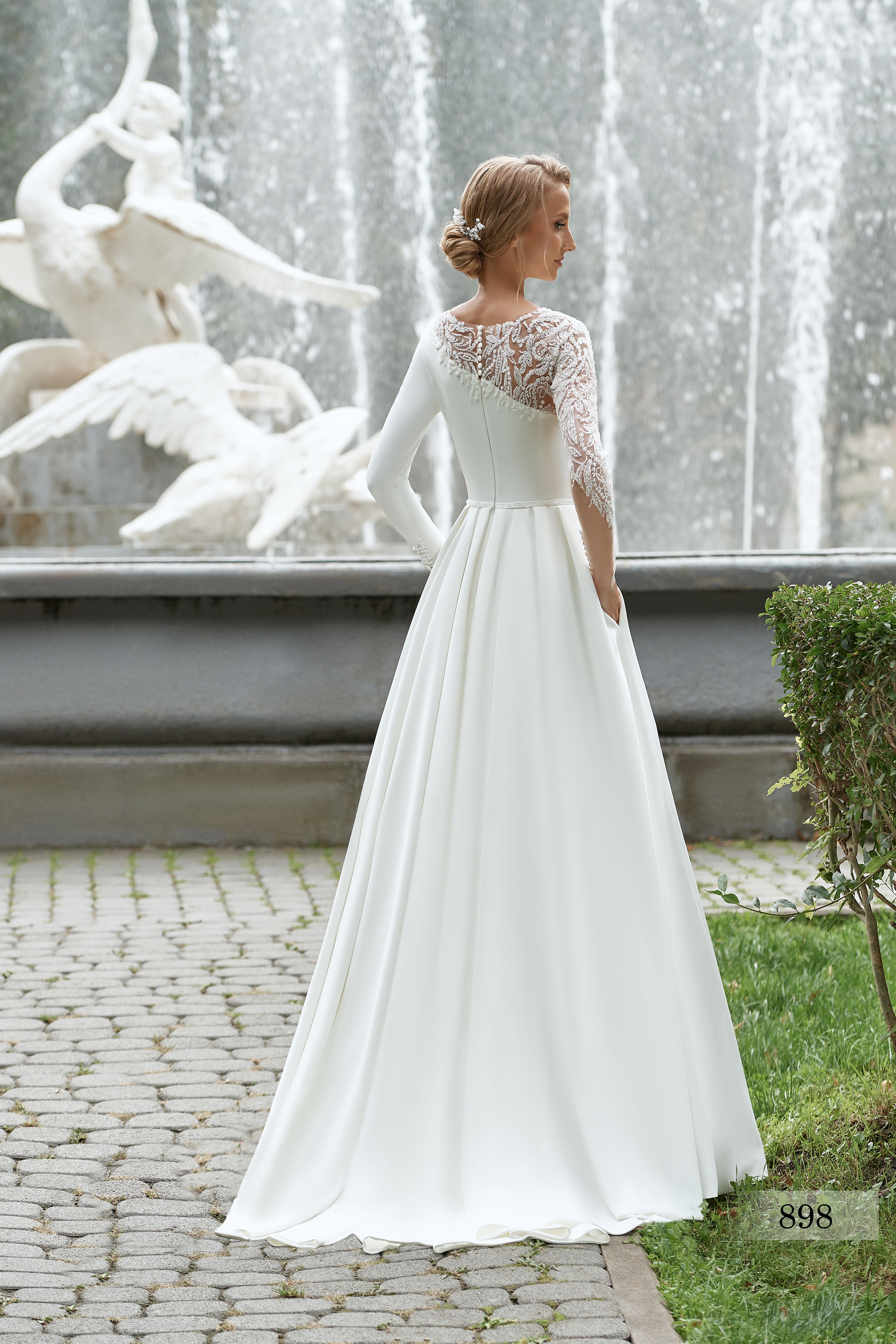 Rochia de mireasă Noemi, model 898, colecția Royal Elegance