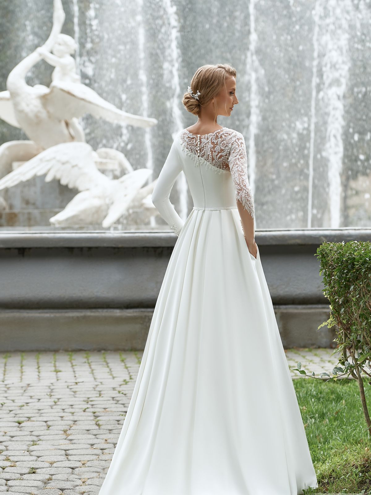 Rochia de mireasă Noemi, model 898, colecția Royal Elegance