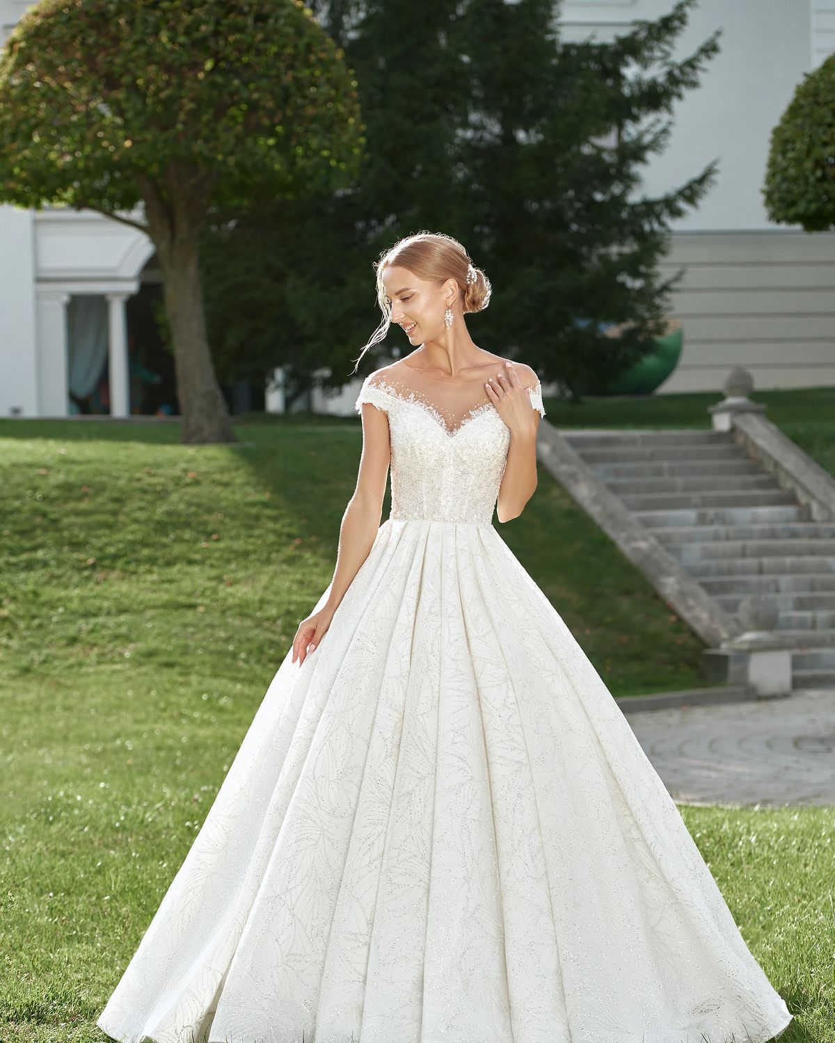 Rochia de mireasă Josephine, model 859, colecția Royal Elegance