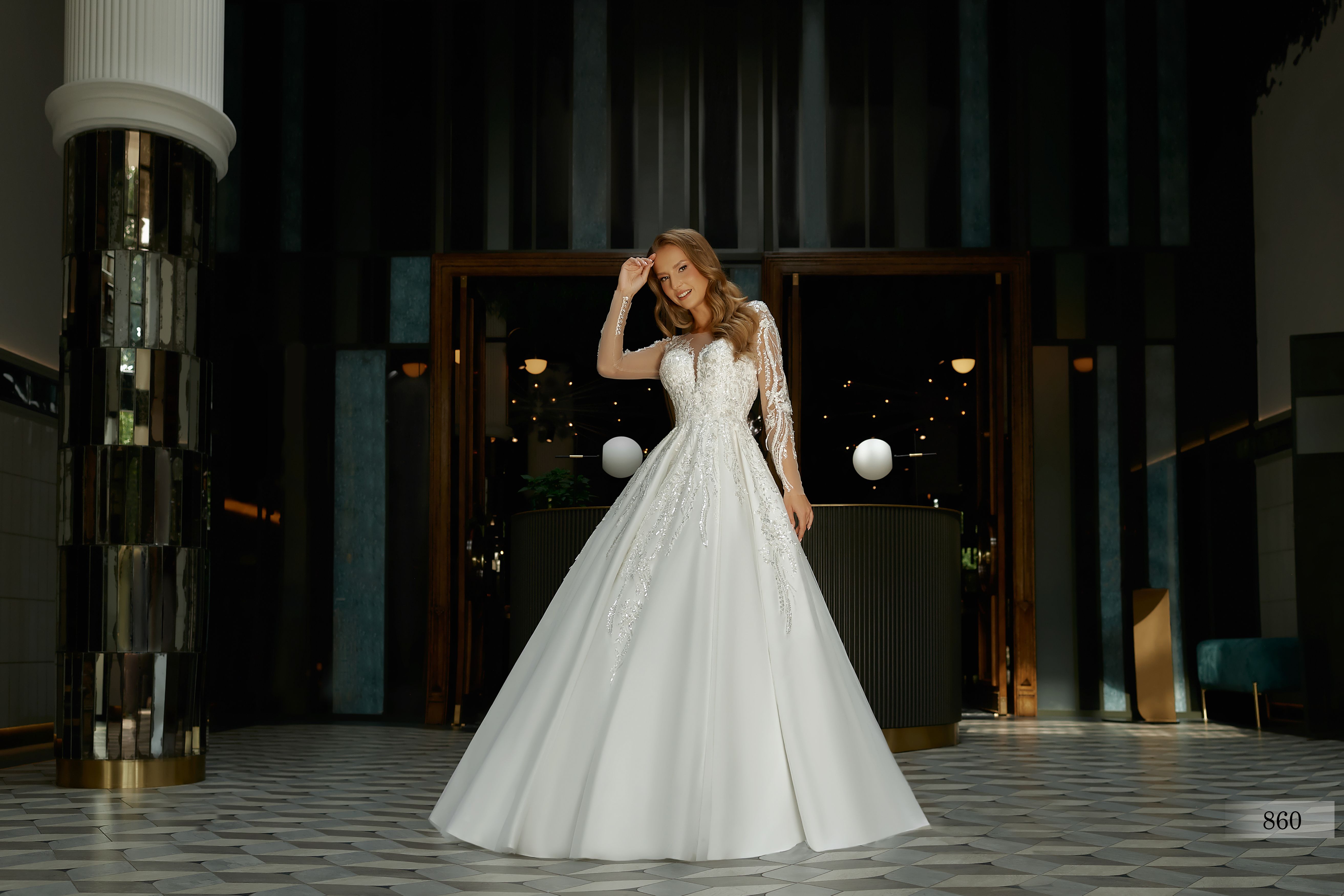 Rochia de mireasă Julieta, model 860, colecția Royal Elegance