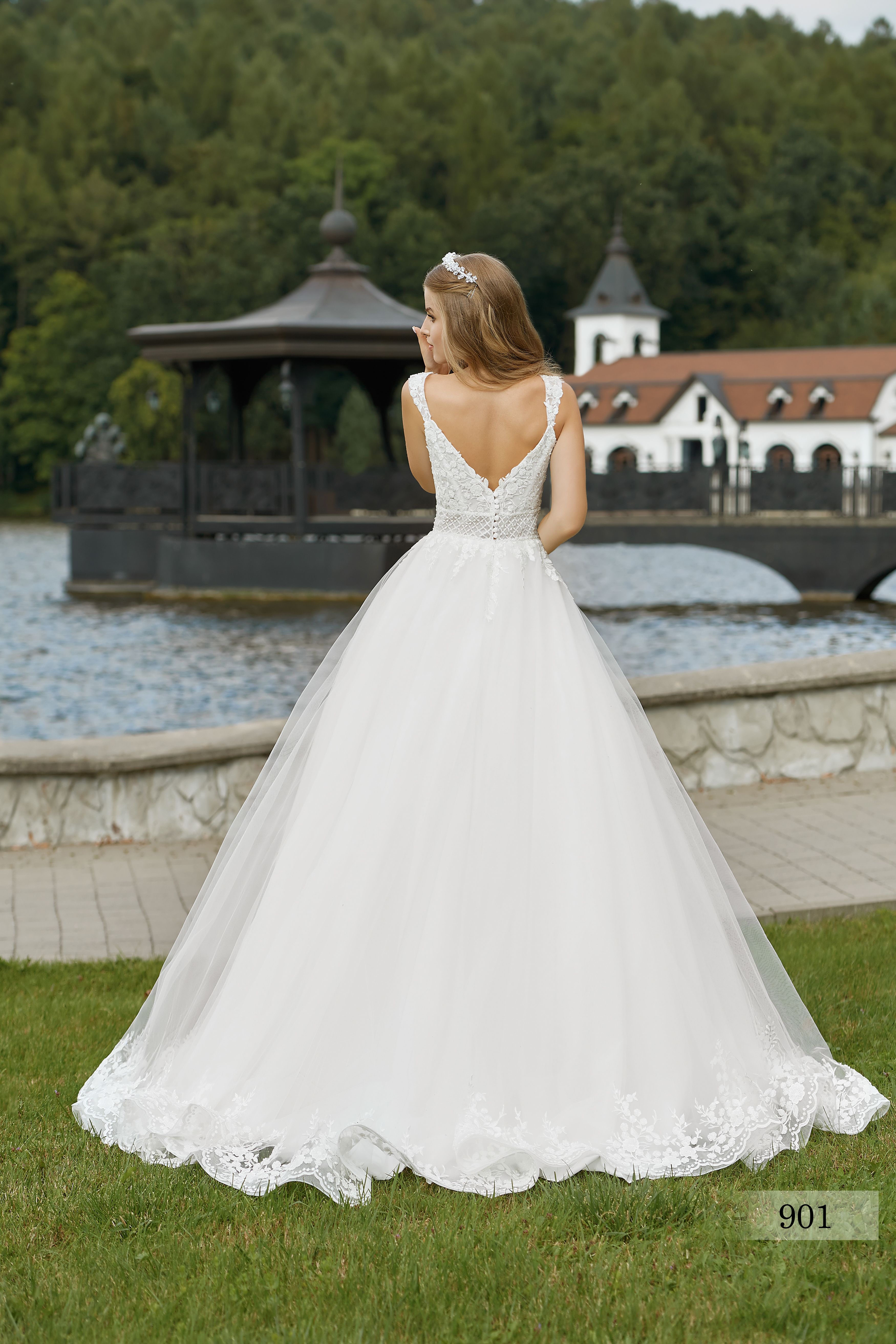 Rochia de mireasă Nora, model 901, colecția Soft Beauty