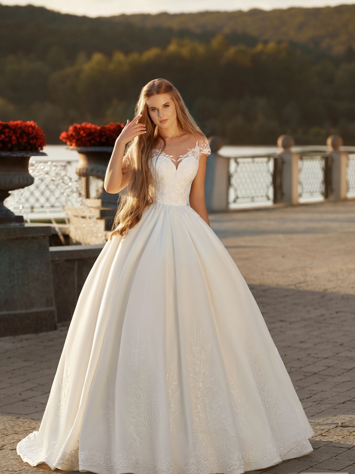 Rochia de mireasă Ingrid, model 852, colecția Royal Elegance