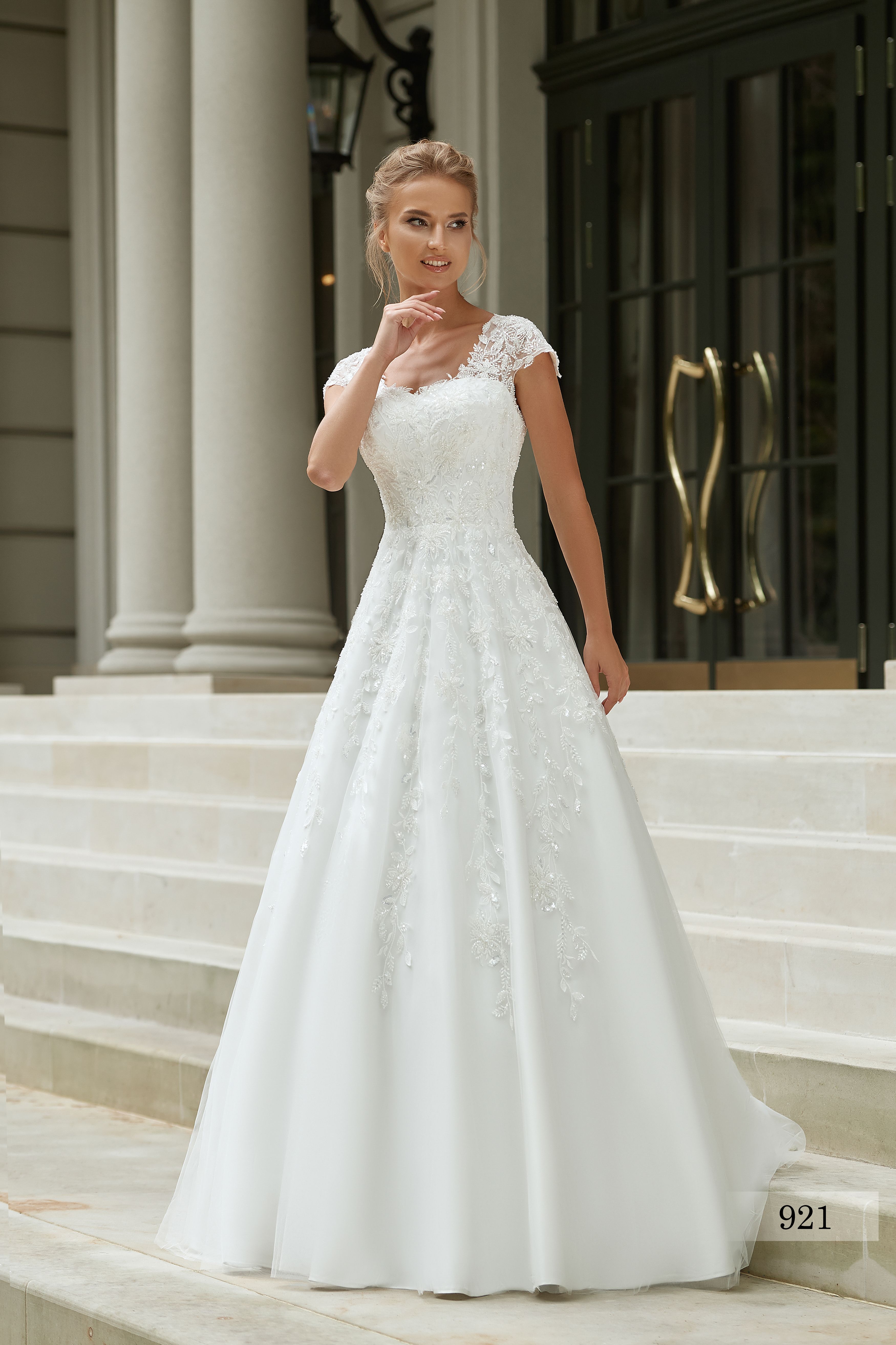 Rochia de mireasă Serena, model 921, colecția Soft Beauty