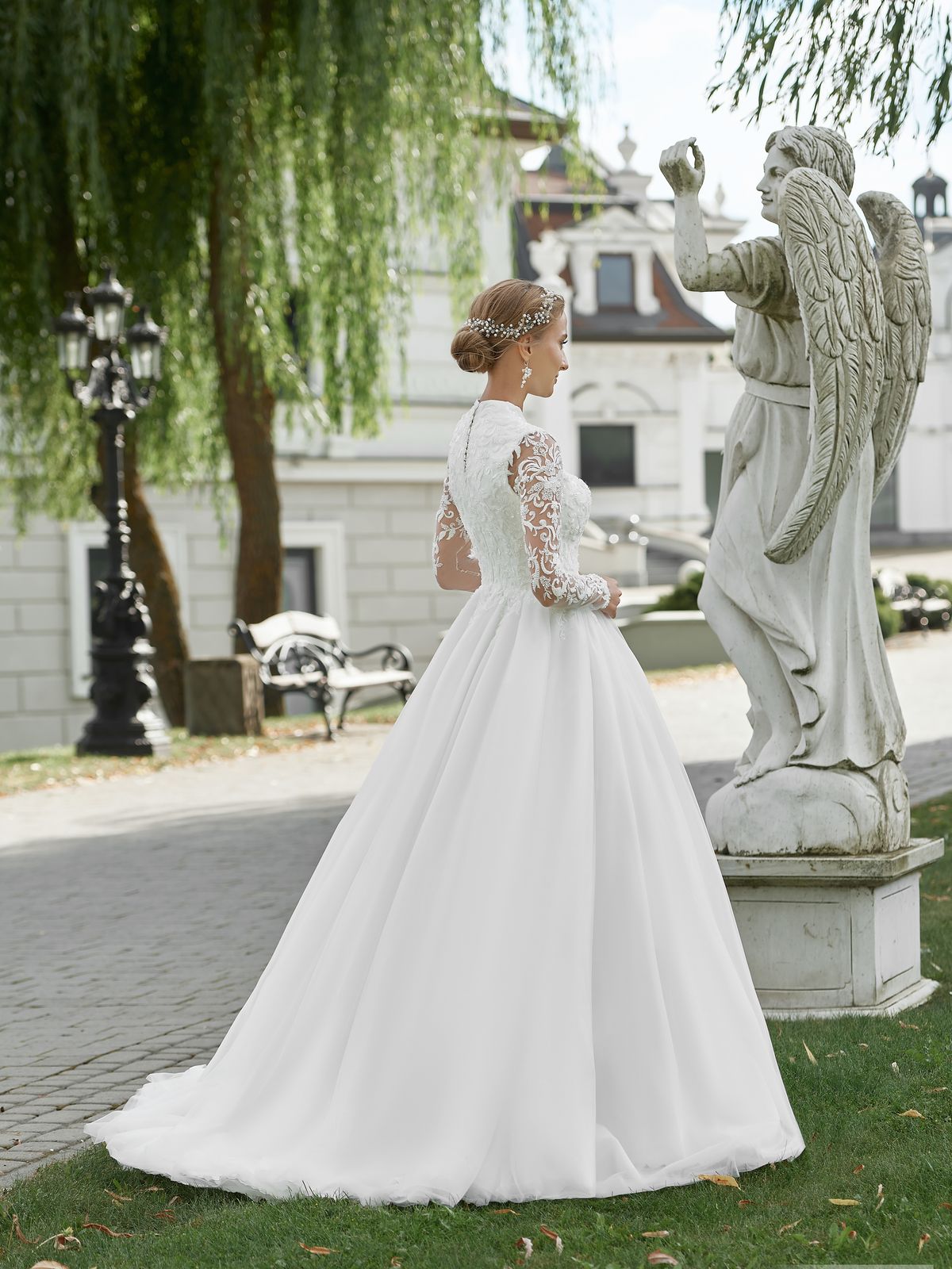 Rochia de mireasă Iris, model 855, colecția Royal Elegance
