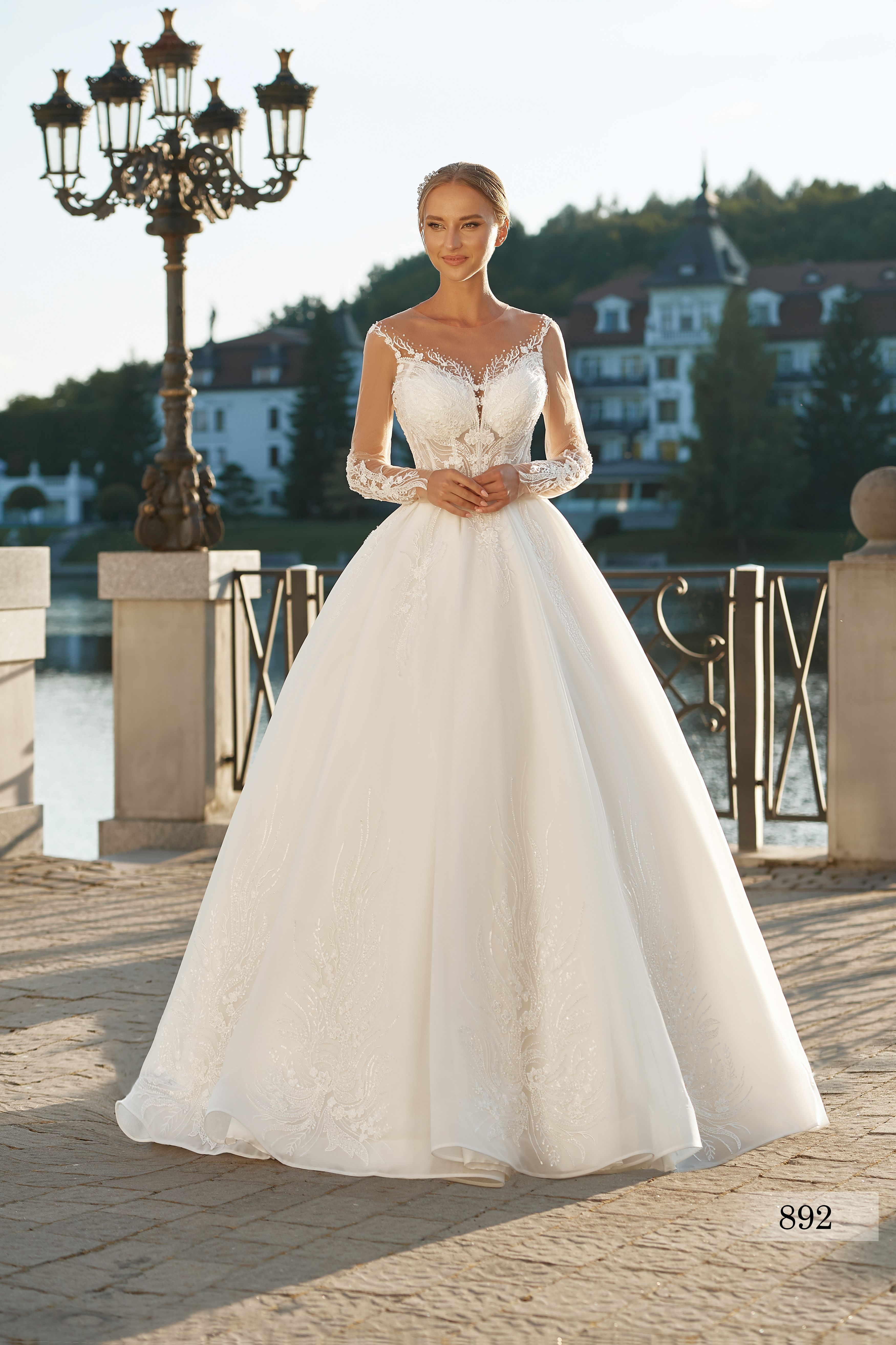 Rochia de mireasă Miruna, model 892, colecția Royal Elegance