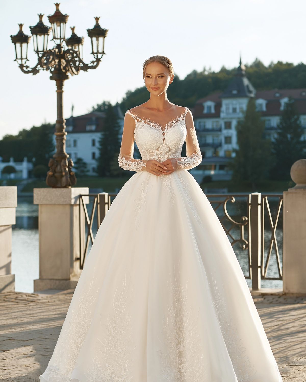 Rochia de mireasă Miruna, model 892, colecția Royal Elegance