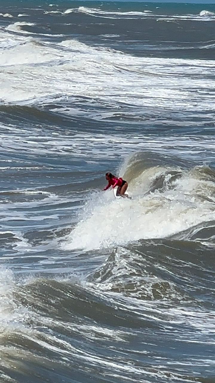 Lara Brazolin | Surfista