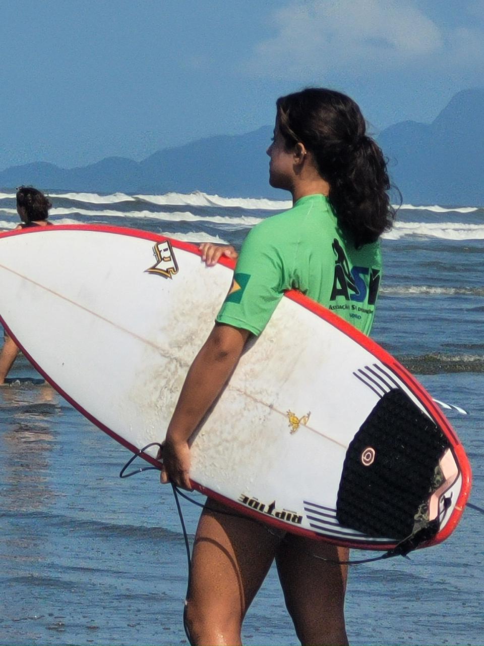 Lara Brazolin | Surfista