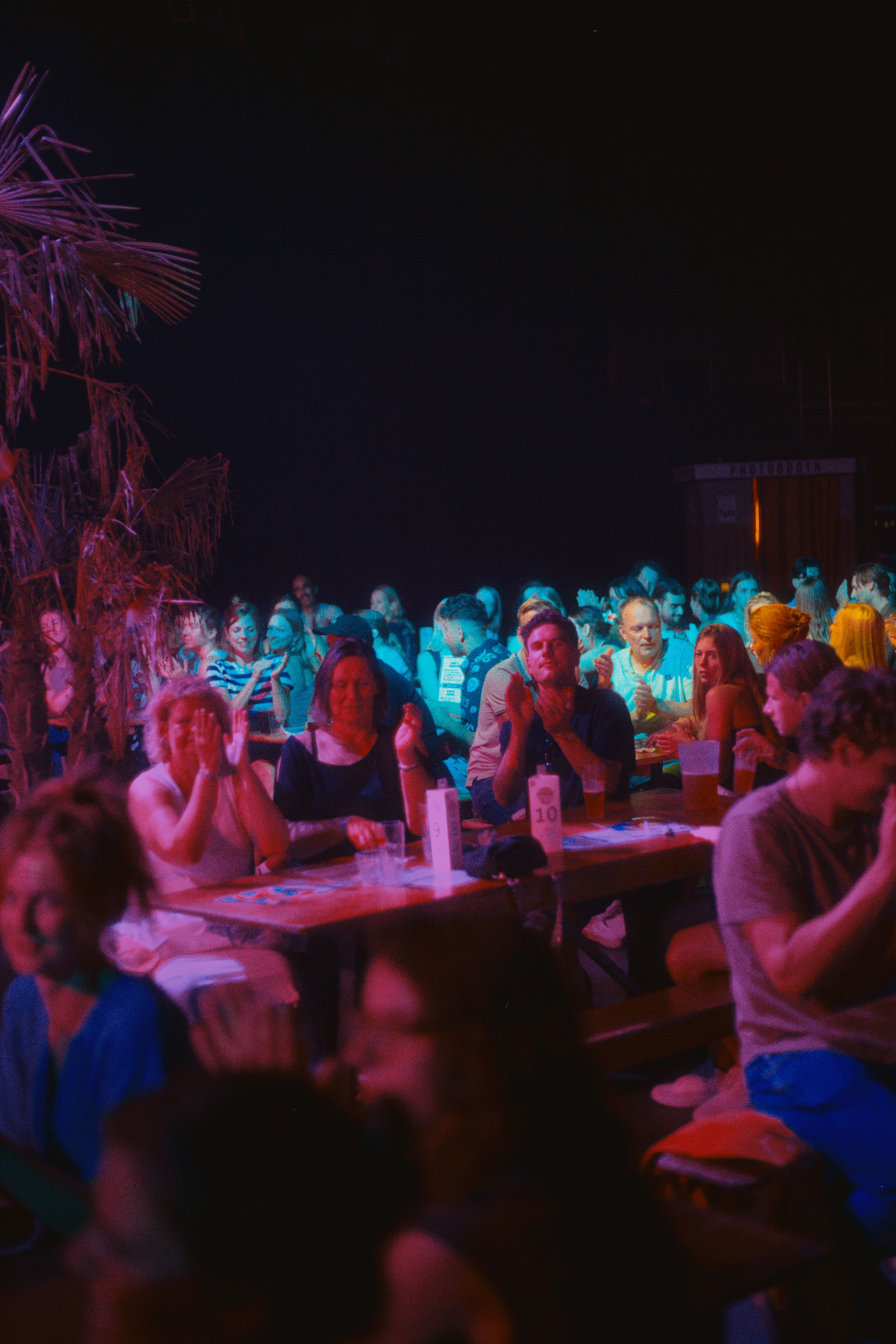 Het publiek applaudisseert tijdens Muziekbingo XXL.
