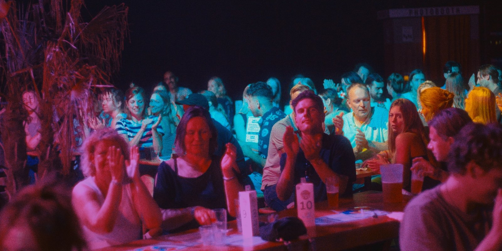 Het publiek applaudisseert tijdens Muziekbingo XXL.